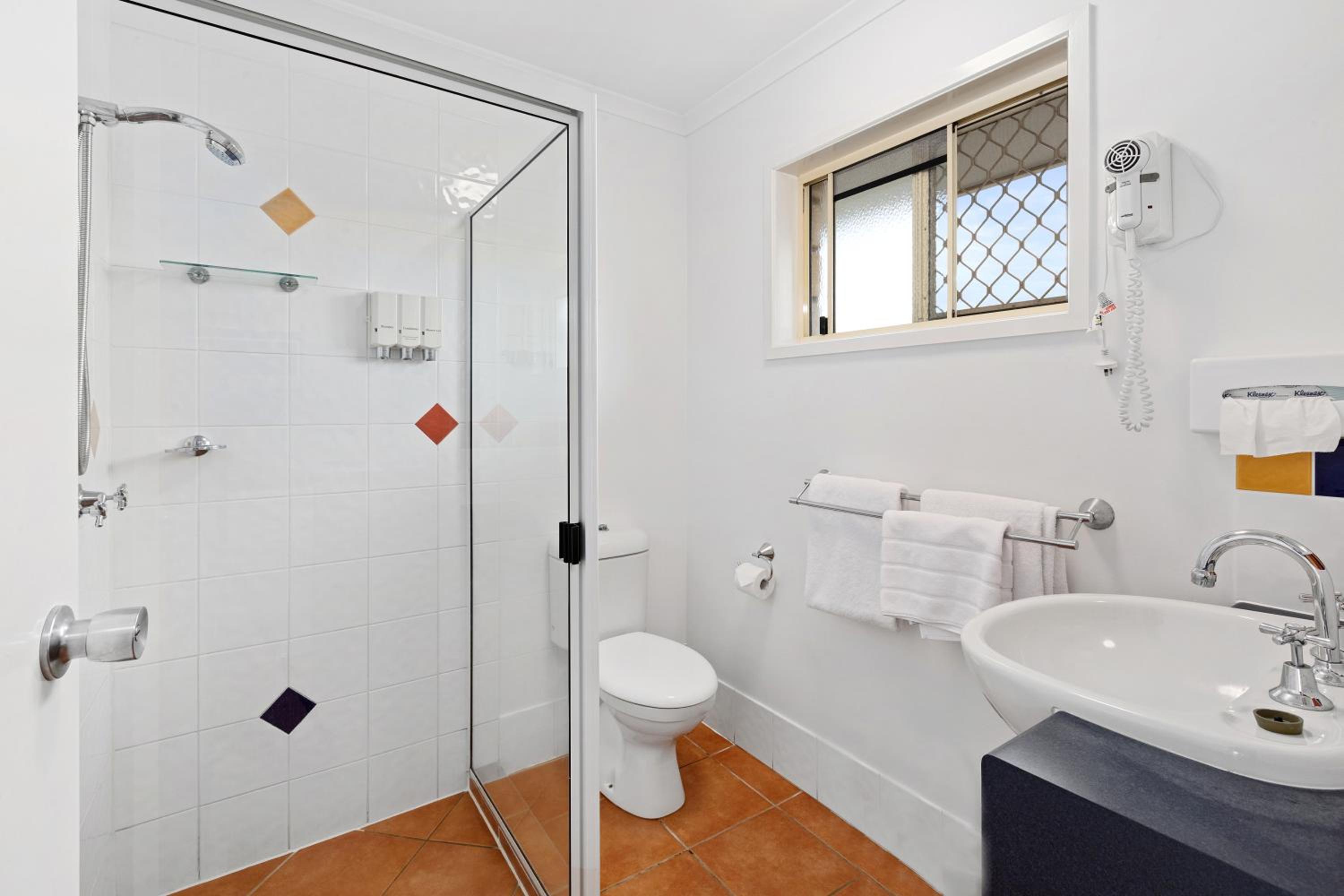 Queen Room with Kitchenette Facilities photo 2