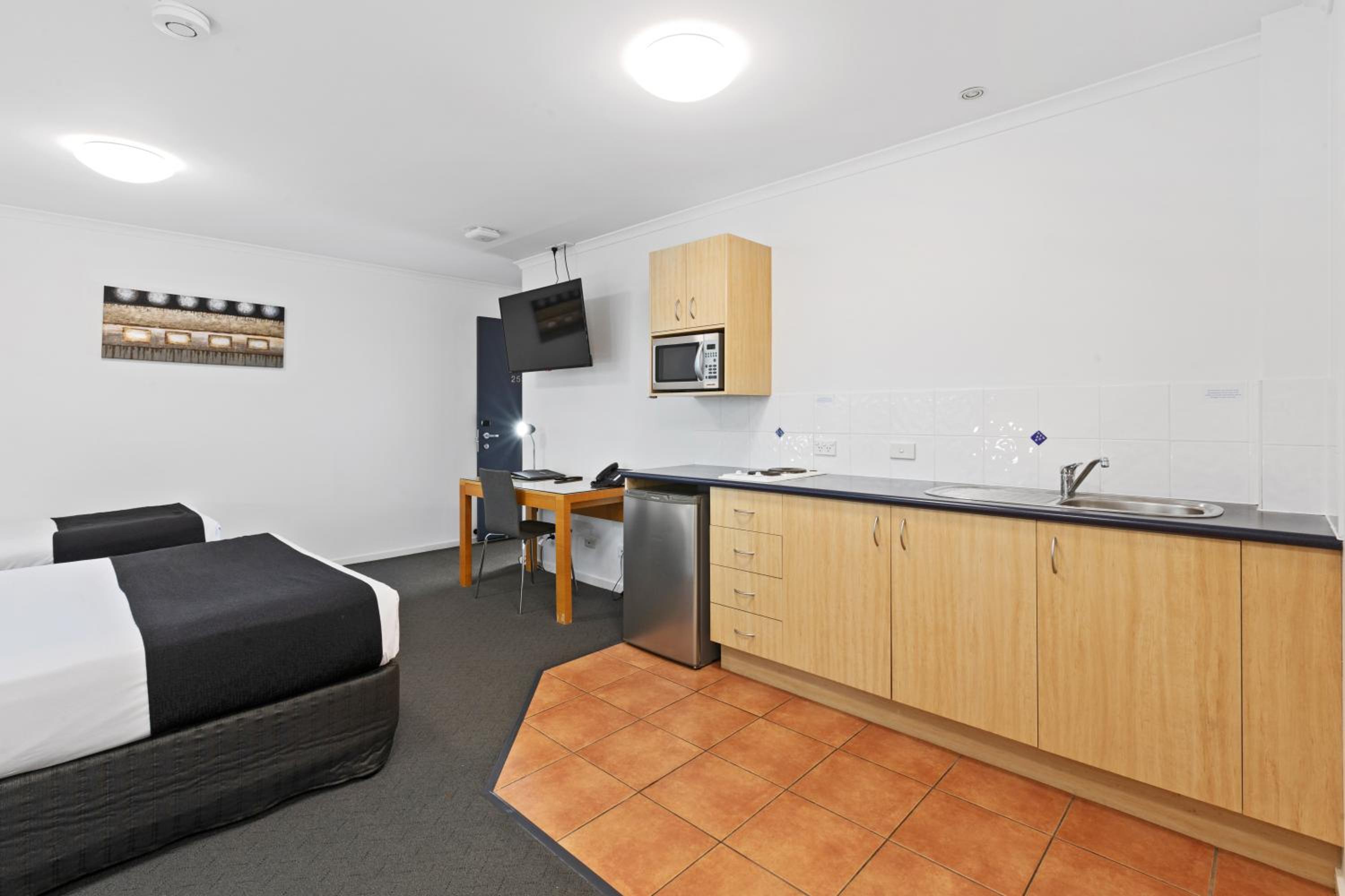 Twin Room with Kitchenette Facilities photo 3
