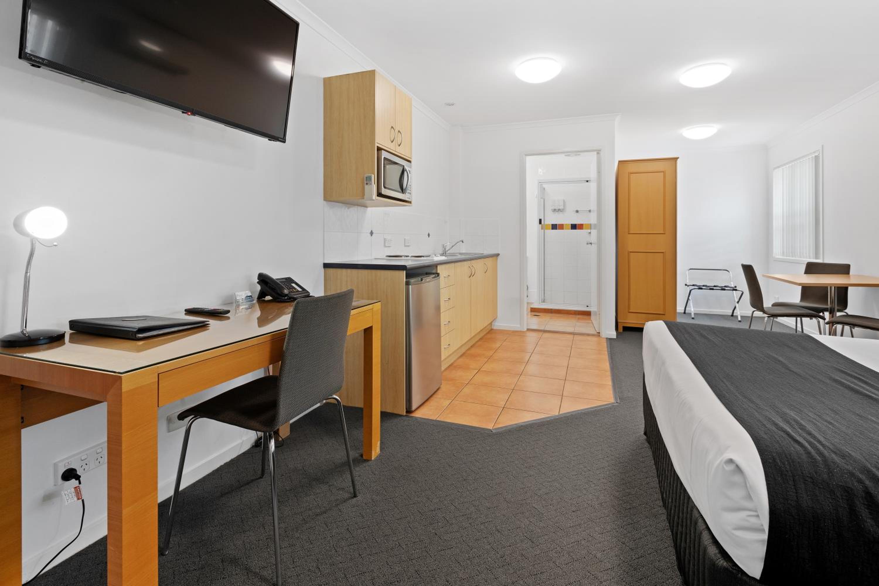 Twin Room with Kitchenette Facilities photo 2