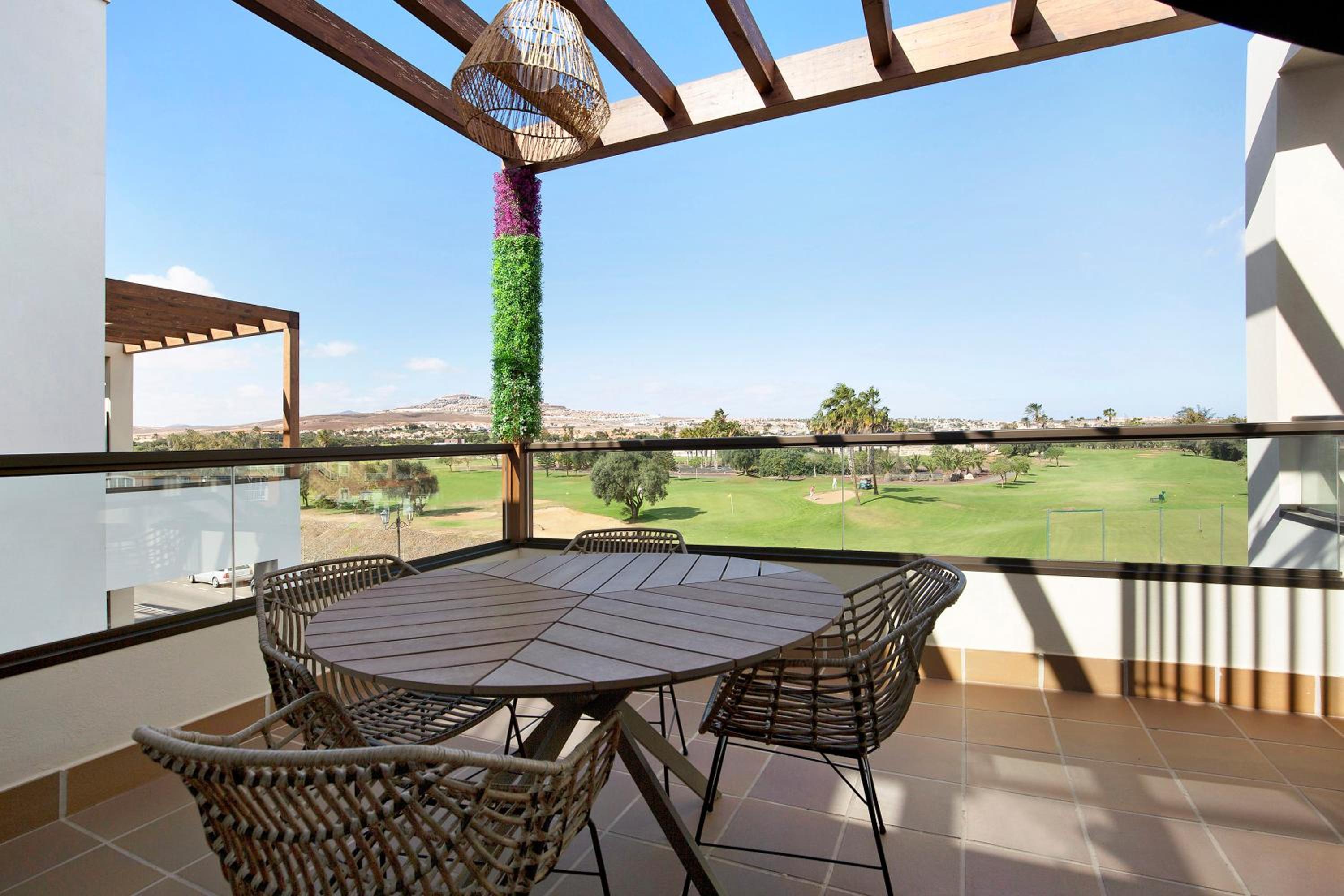 Two-Bedroom Deluxe Apartment with Balcony photo 3