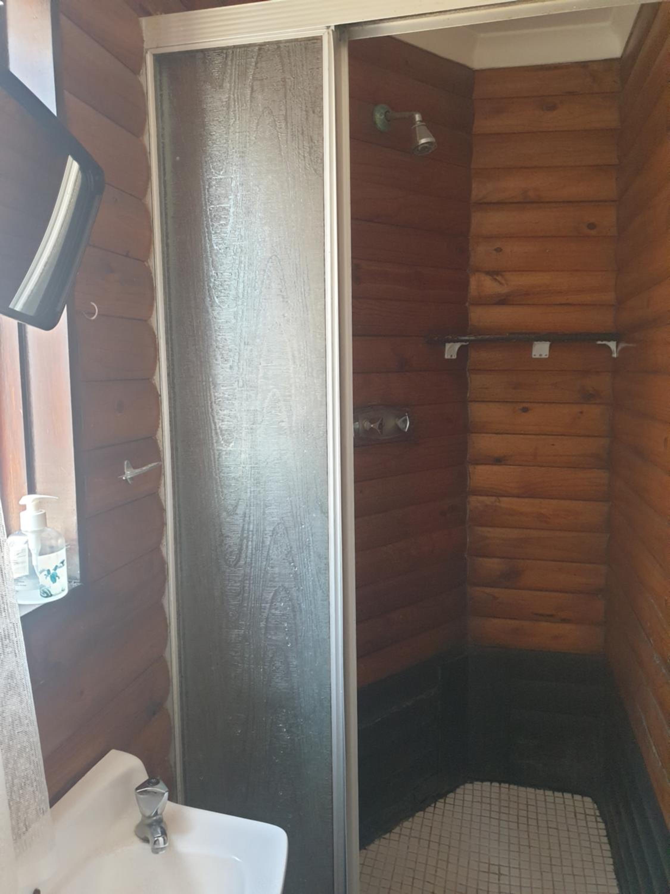 Double Room with Private Bathroom - Photo 12