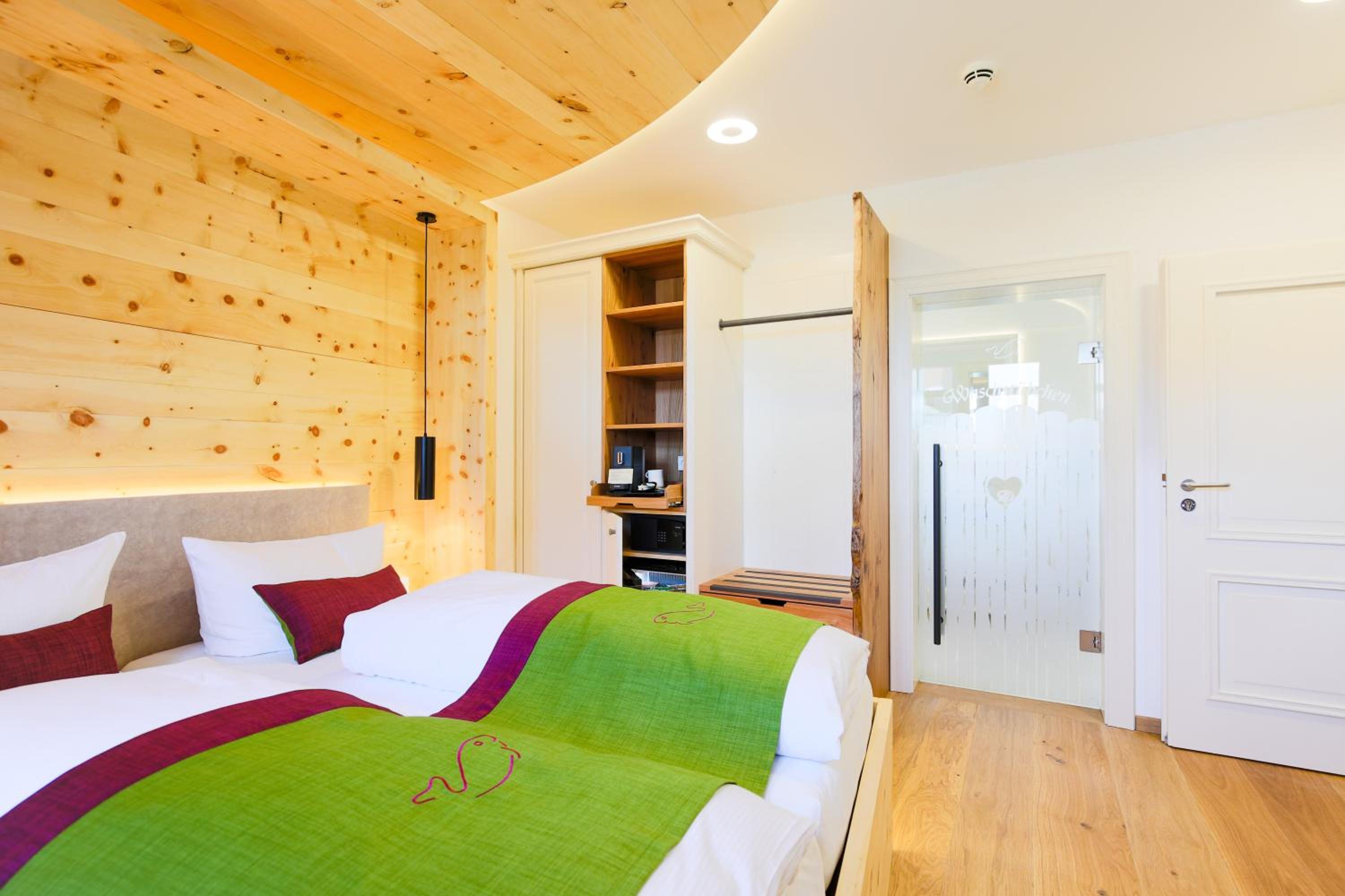 Deluxe Double Room with Balcony photo 3