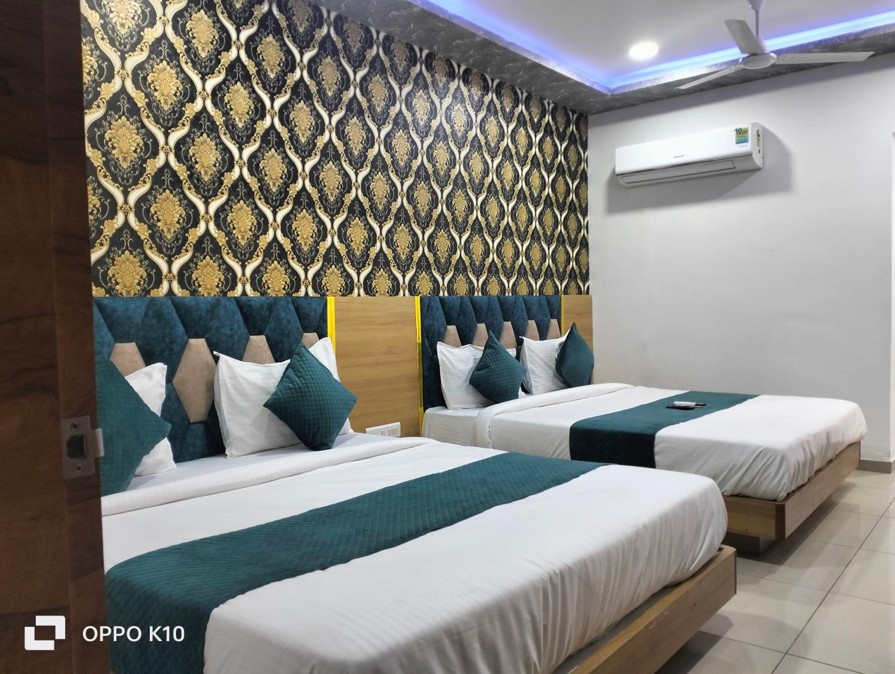 Deluxe Double Or Twin Room photo 3