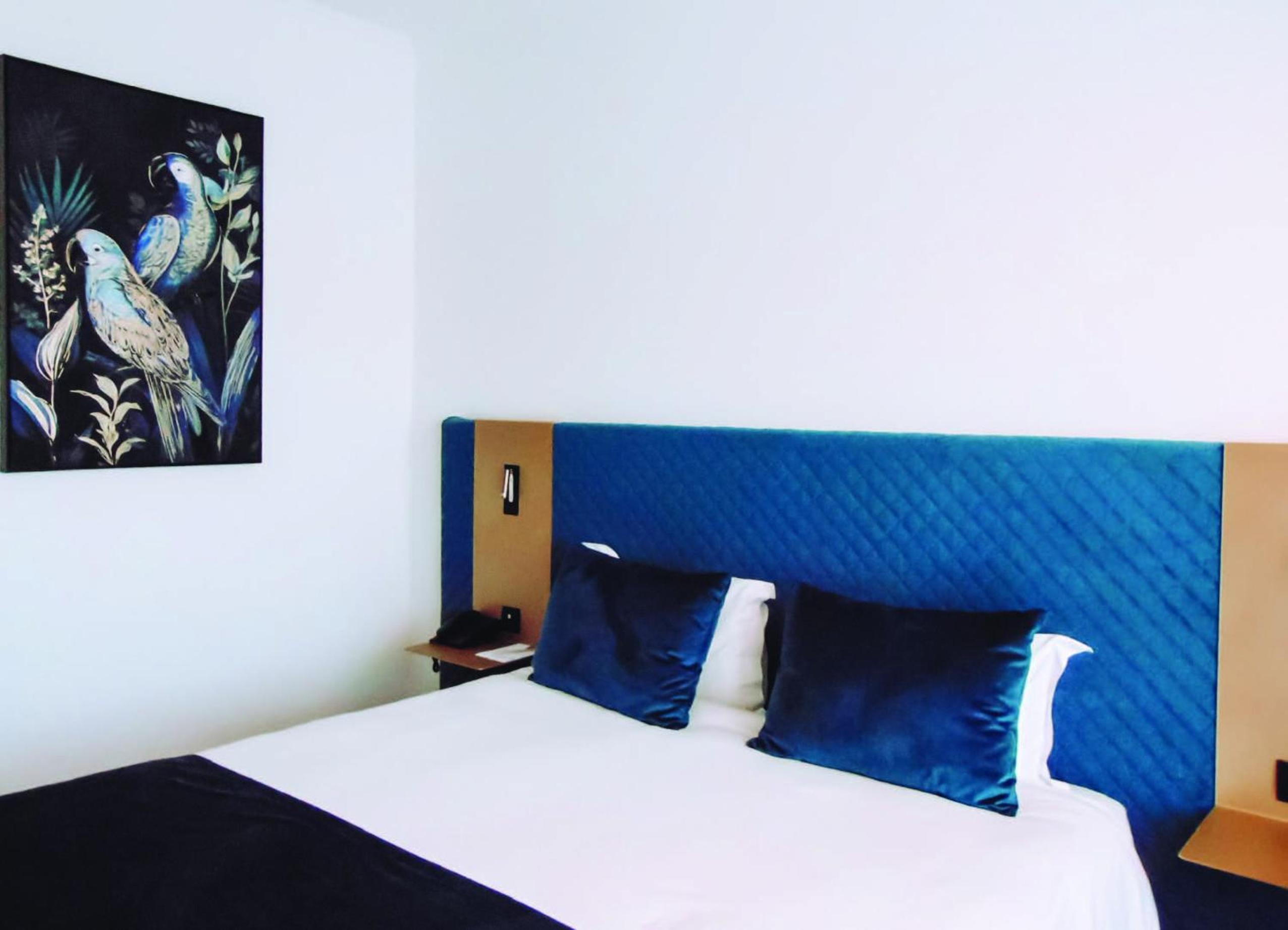 Superior Double or Twin Room with City View - Photo 3