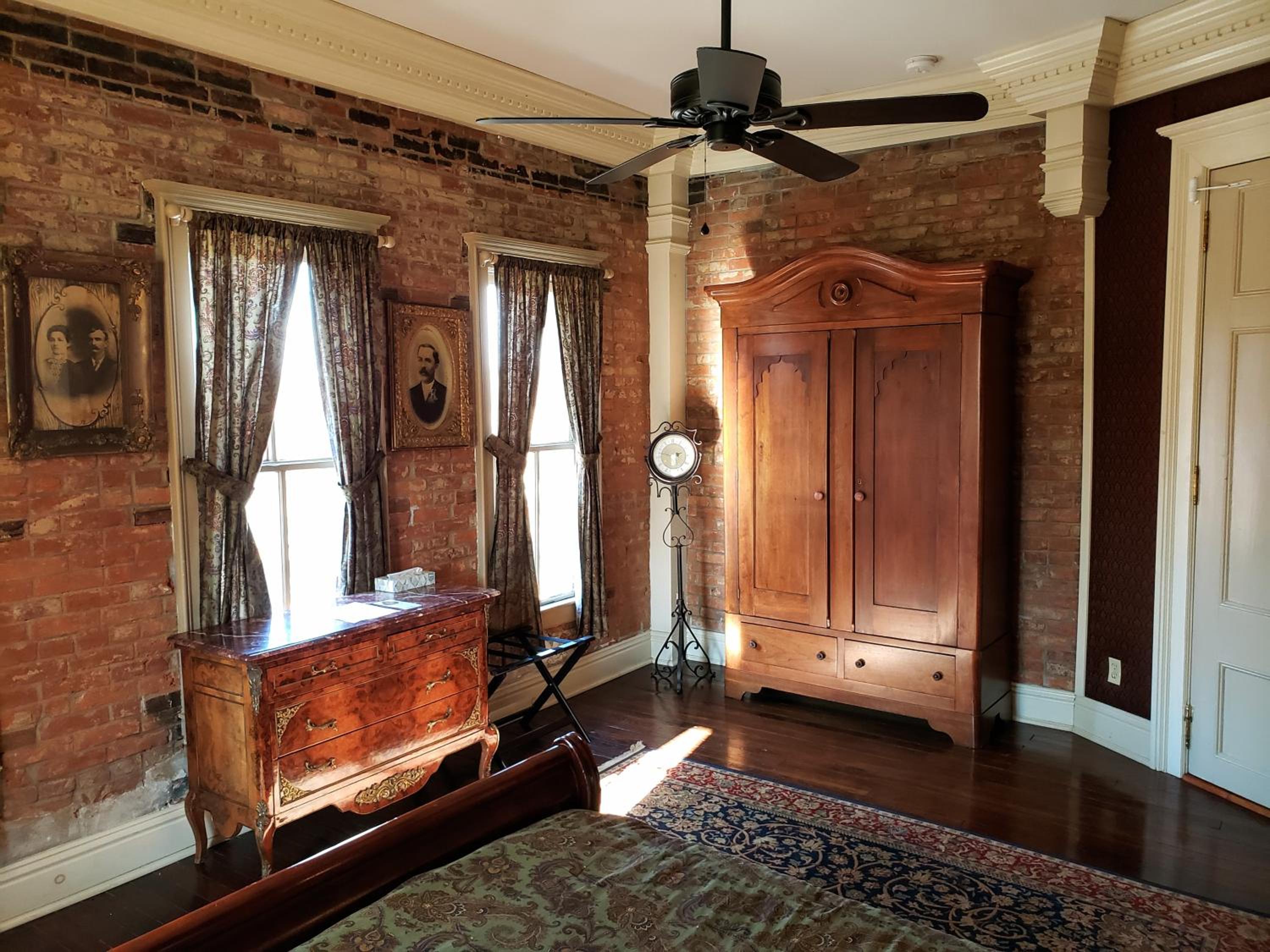 Standard Queen Room photo 2