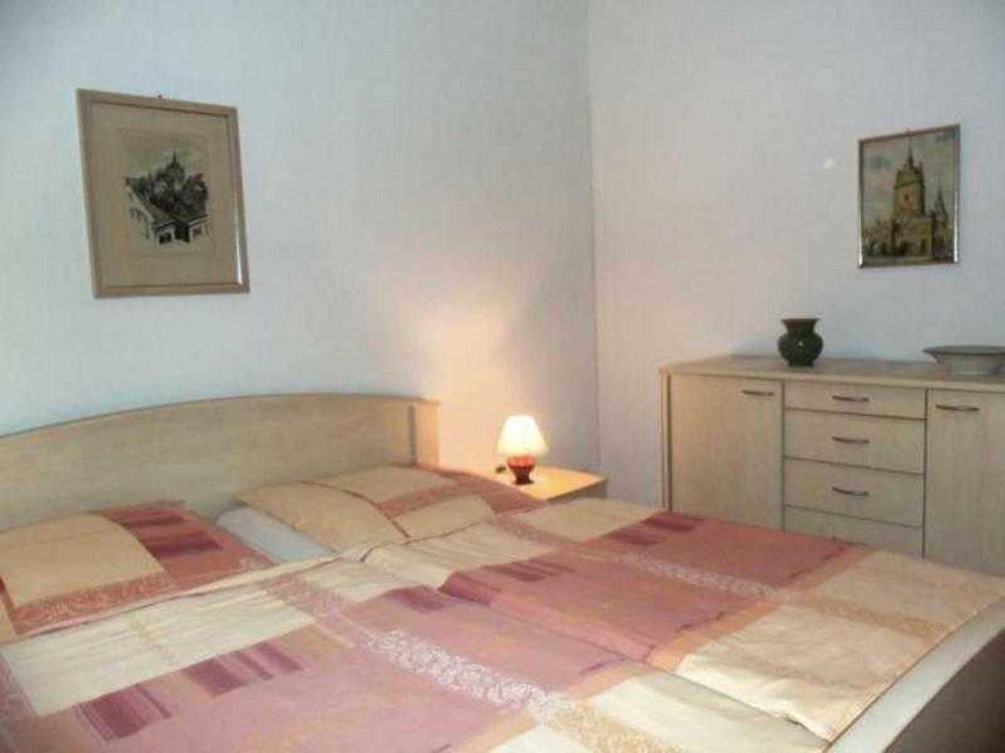 One-Bedroom Apartment with Shower photo 3