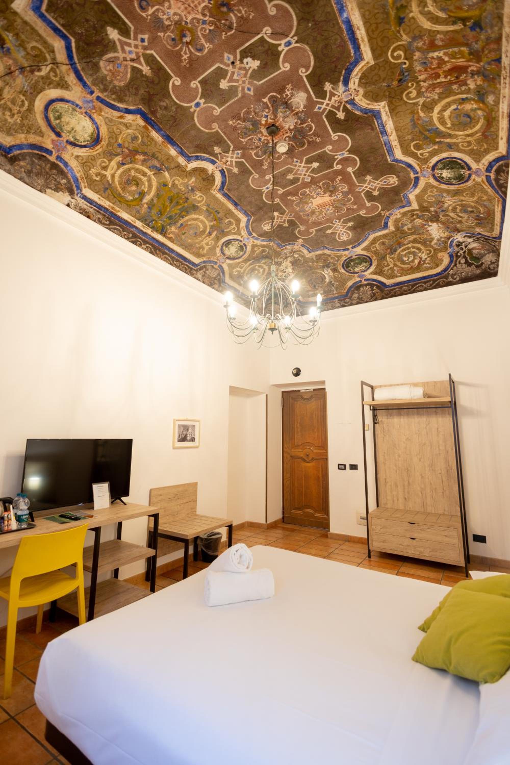 Superior Double or Twin Room - Photo 3