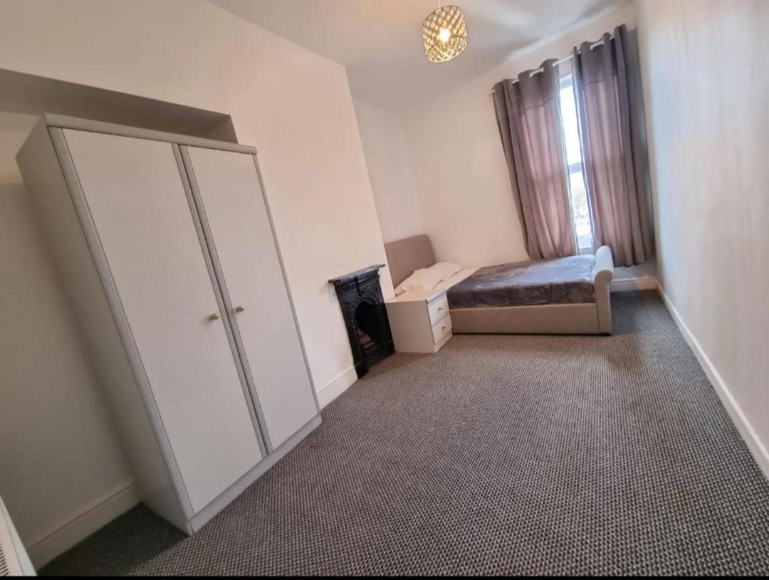 Four-Bedroom House photo 2