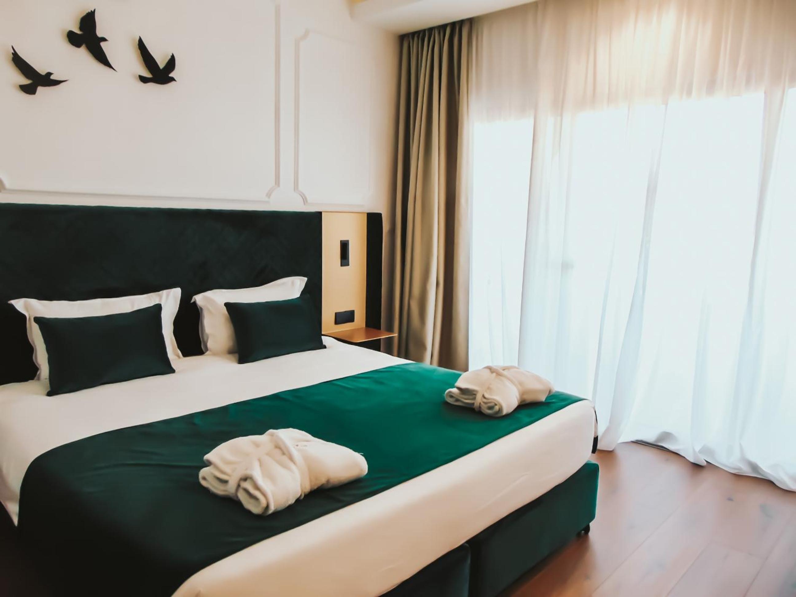 Executive Suite - Photo 4