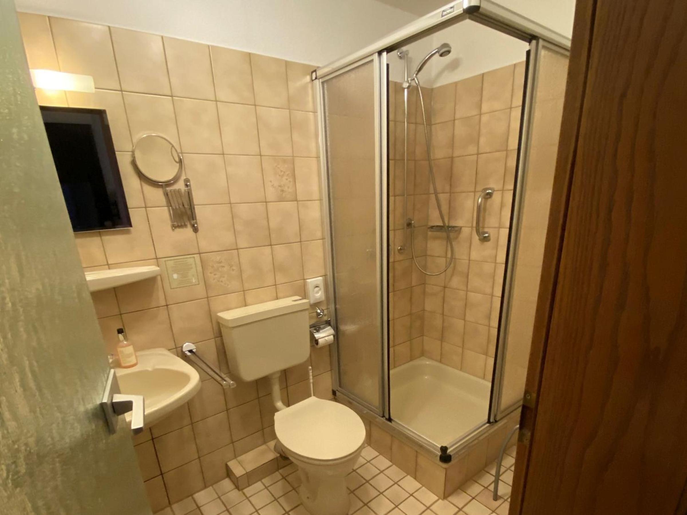 Small Single Room photo 2