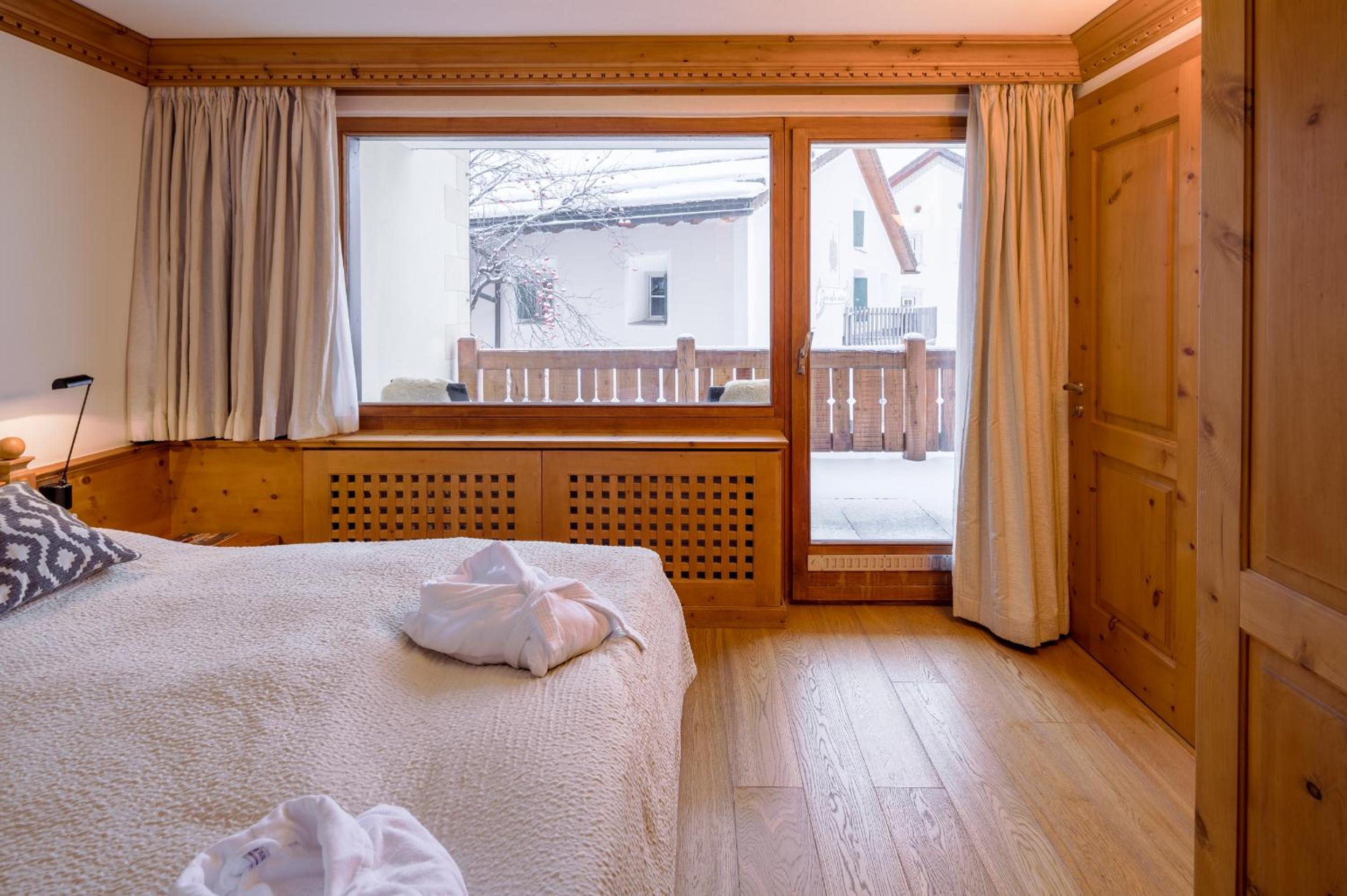 Deluxe Double Room with Balcony - Photo 2