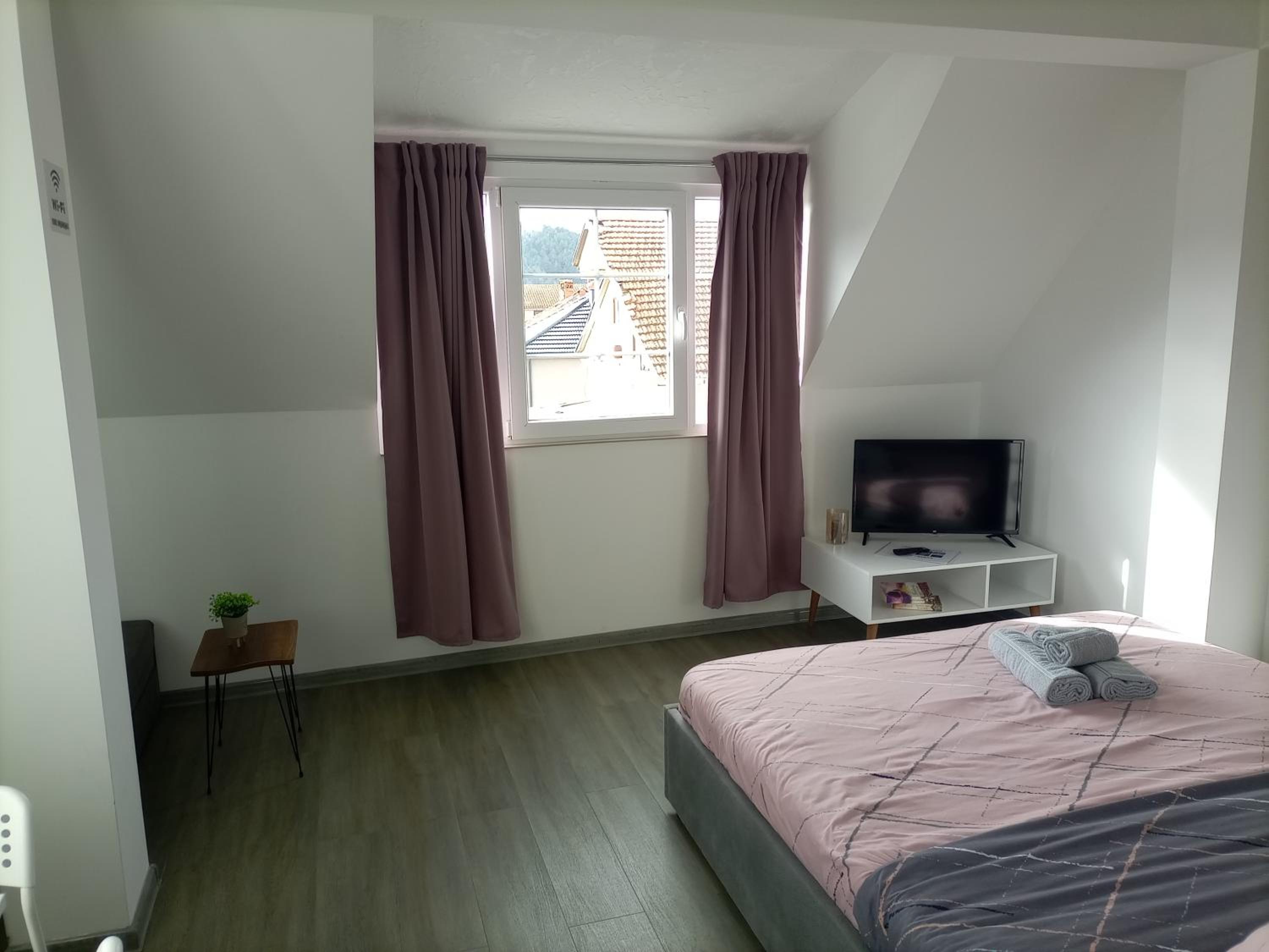 One-Bedroom Apartment photo 2