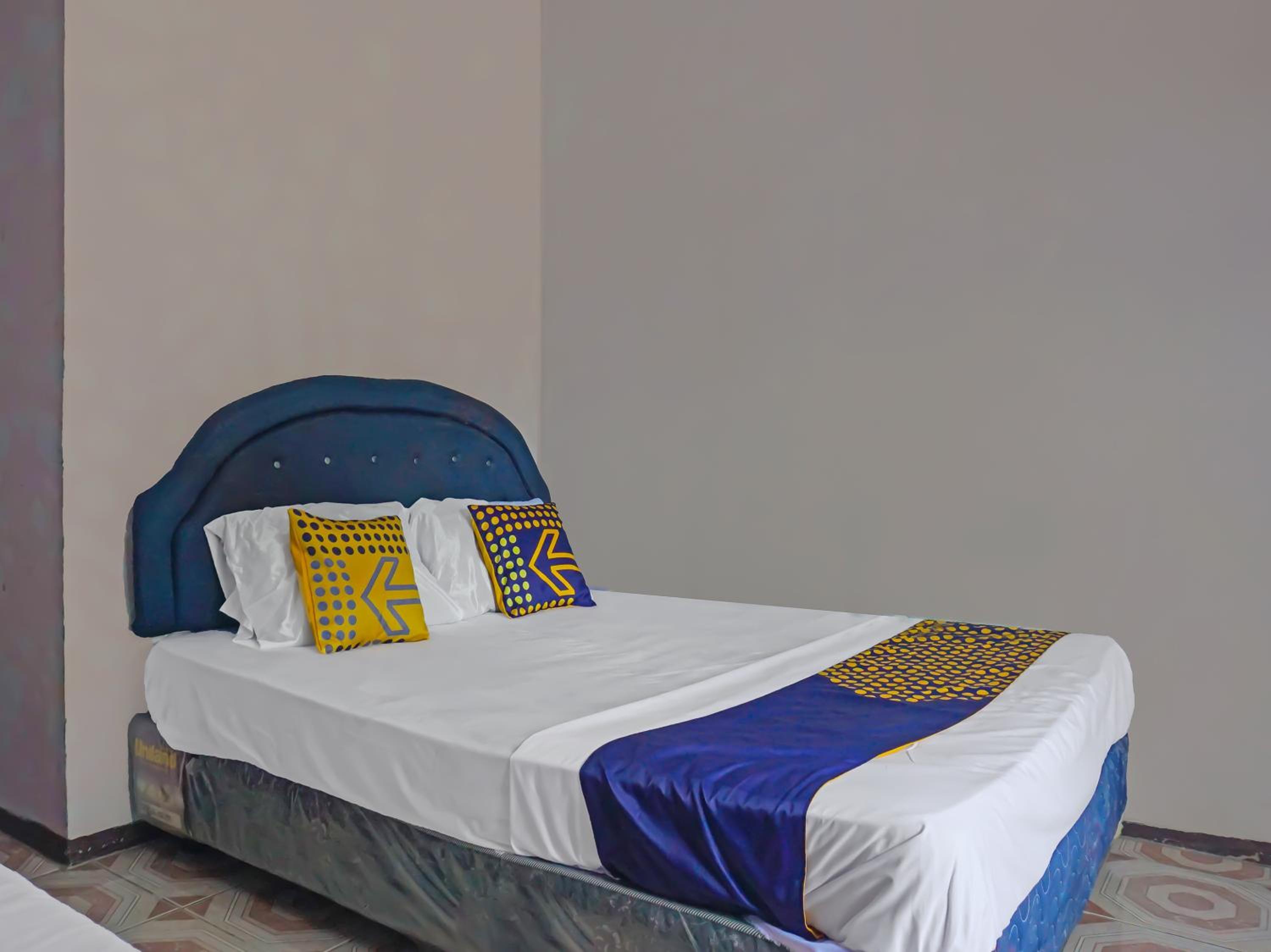 Budget Double Room photo 3