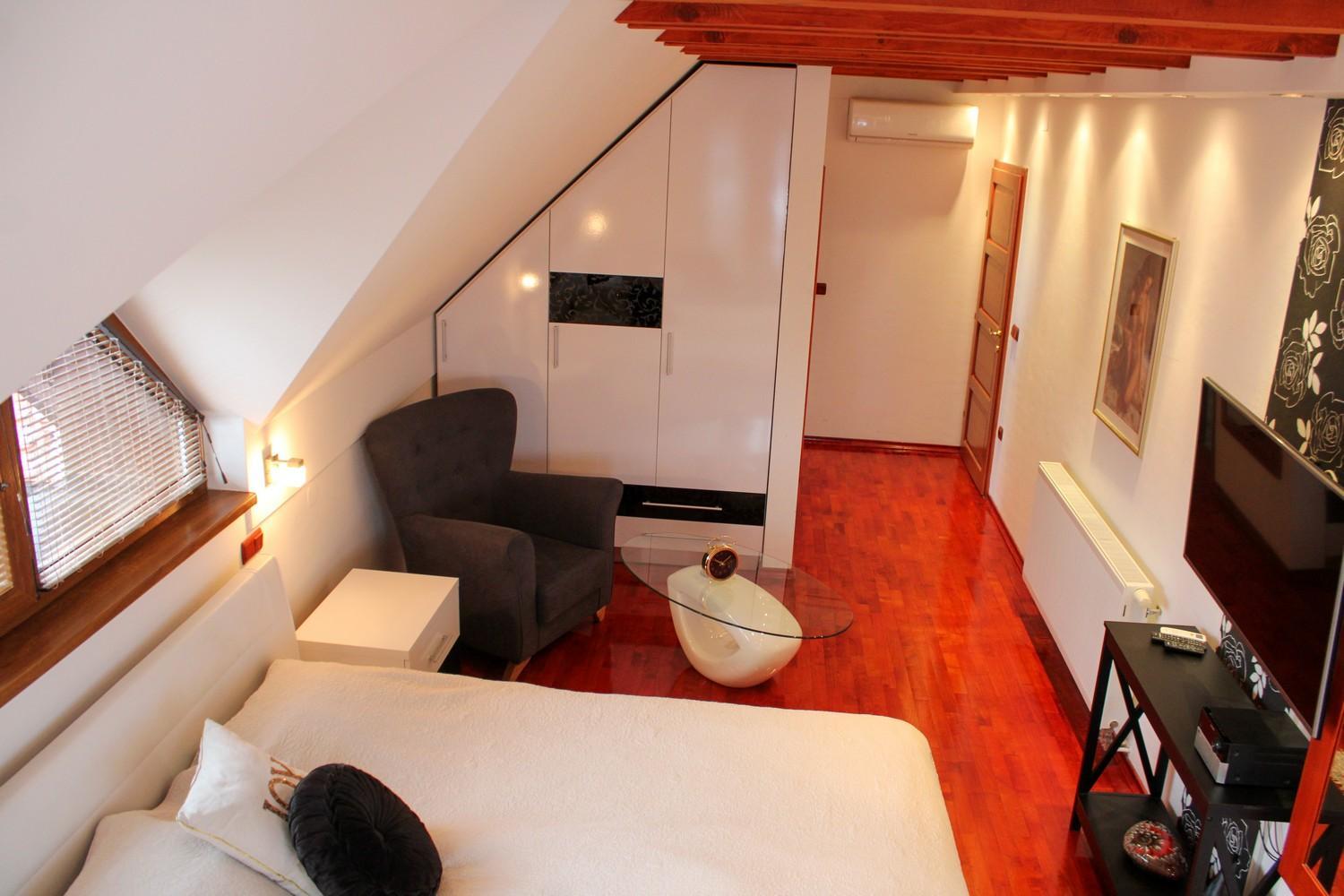 Three-Bedroom House - Photo 29