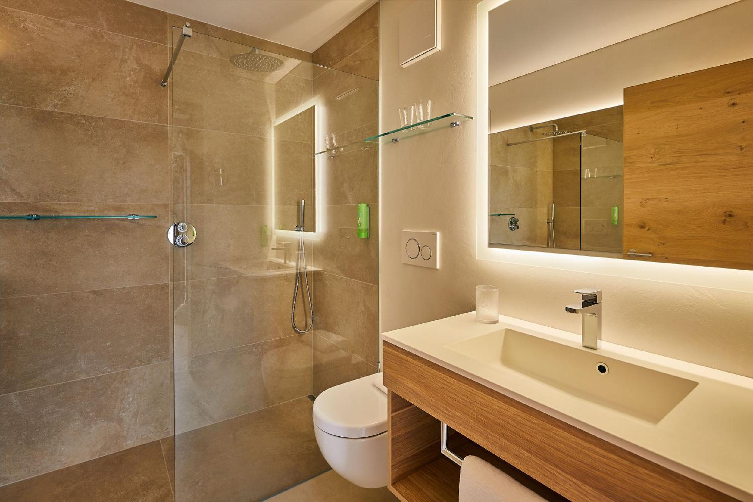 One-Bedroom Apartment with View photo 2