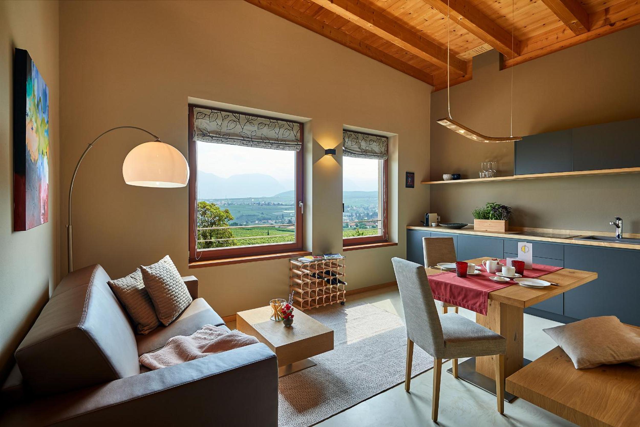 One-Bedroom Apartment with View photo 1