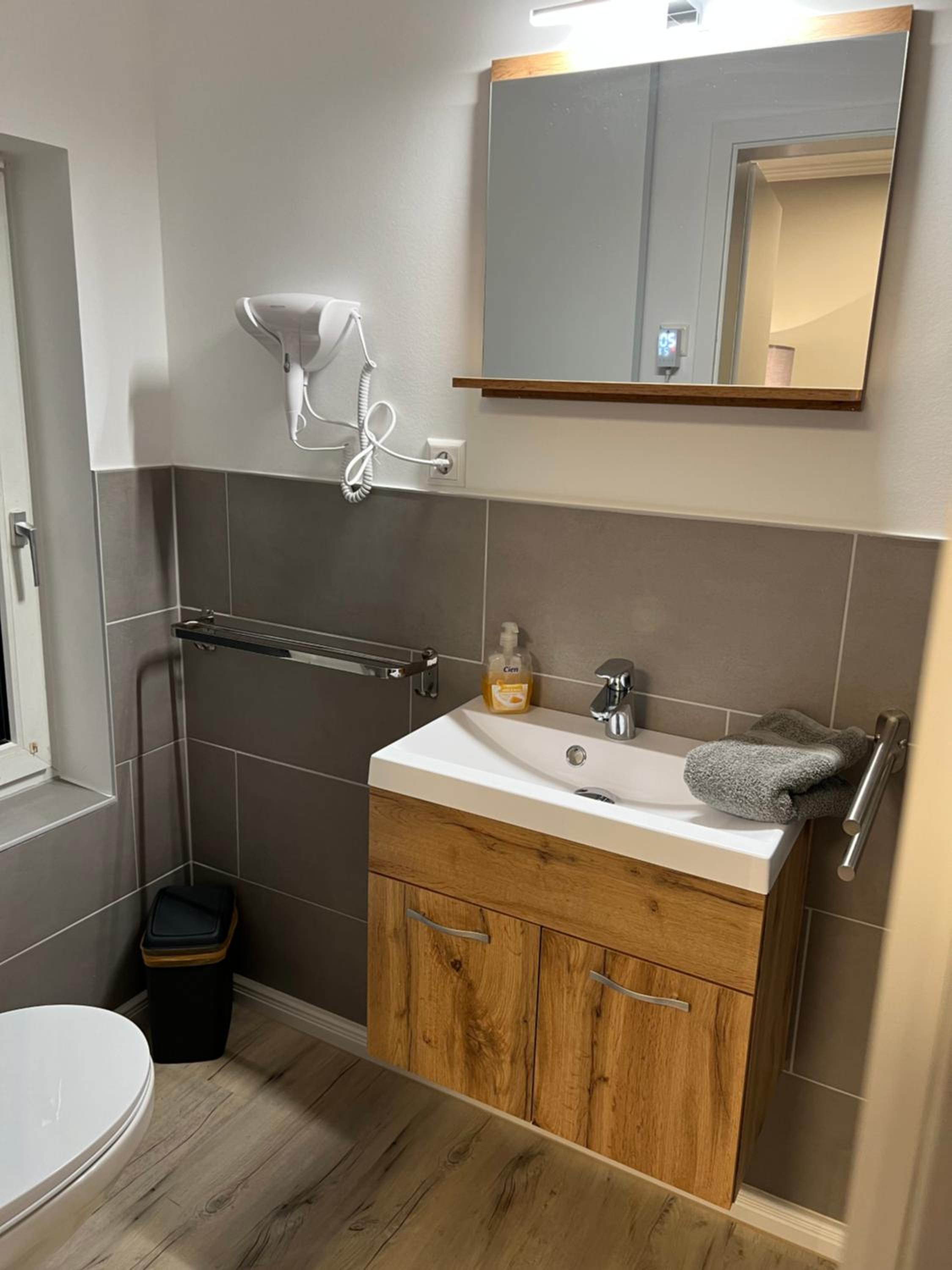 Family Room with Bathroom photo 2