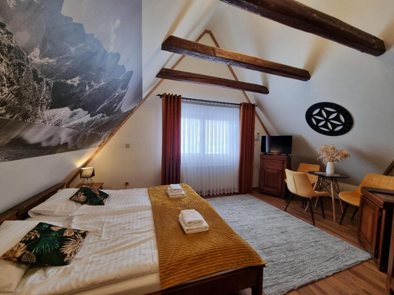 Double or Twin Room - Photo 9