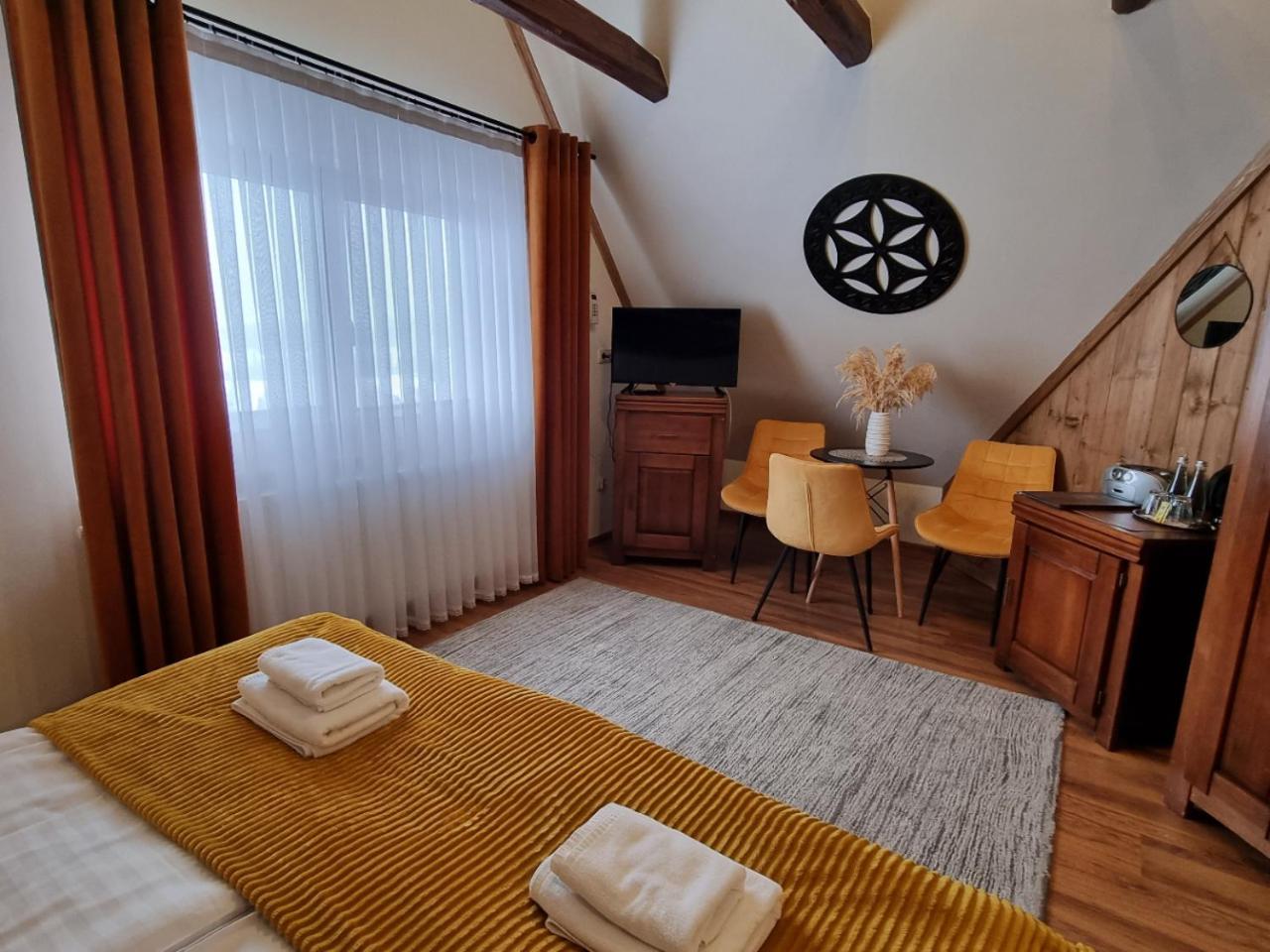 Double or Twin Room - Photo 8