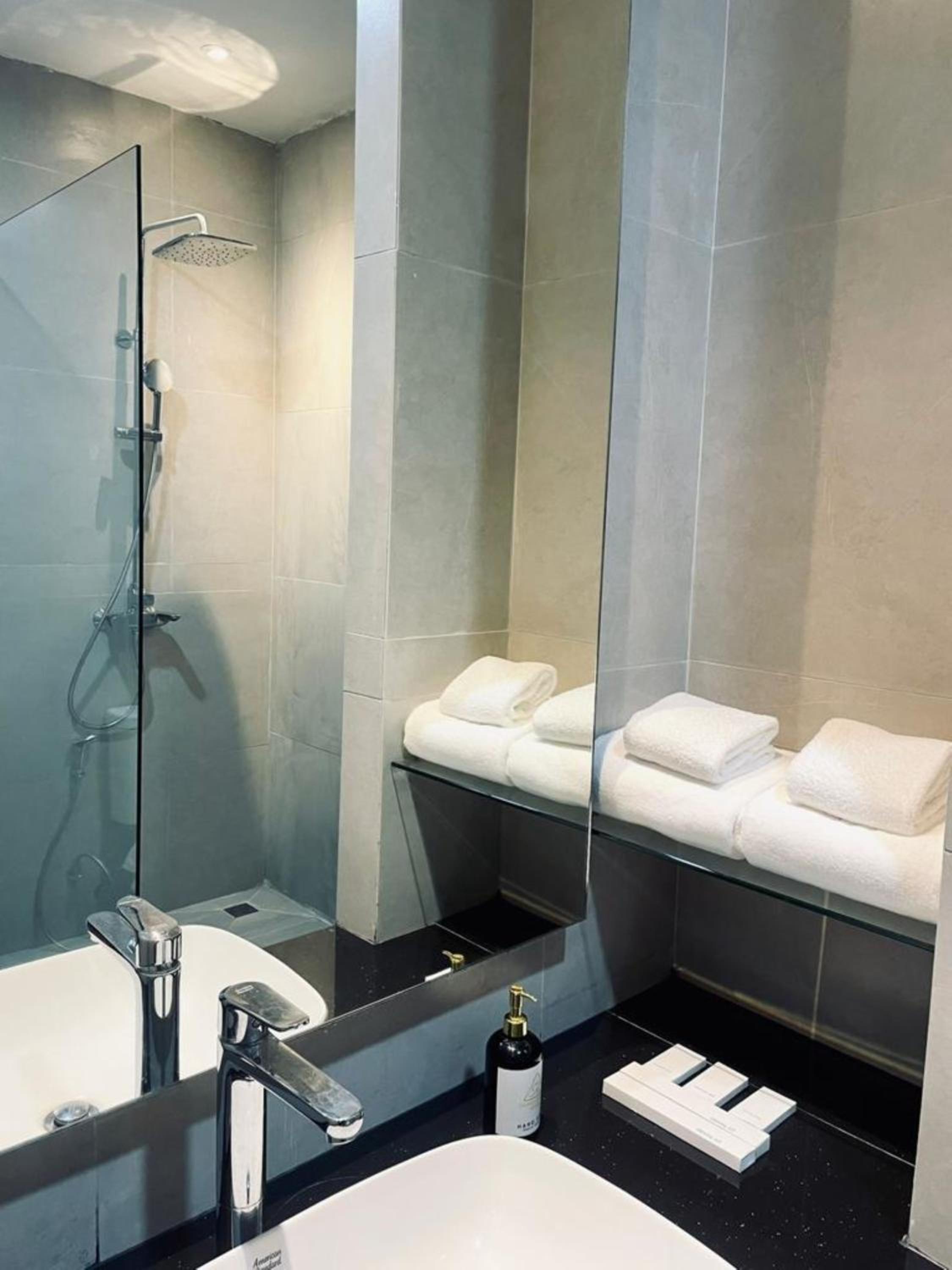 Deluxe Twin Room - Non-Smoking - Photo 3