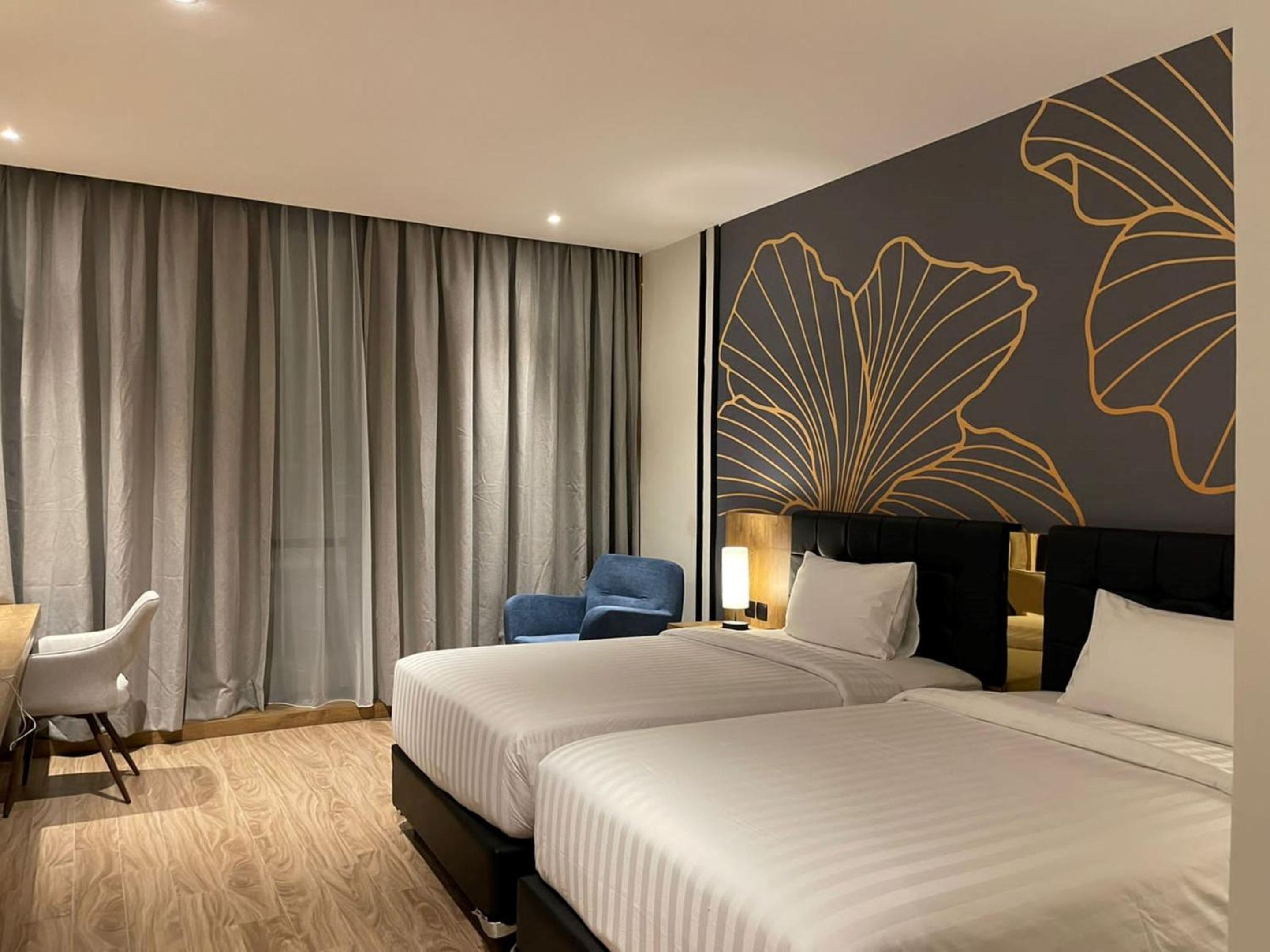 Deluxe Twin Room - Non-Smoking - Photo 6