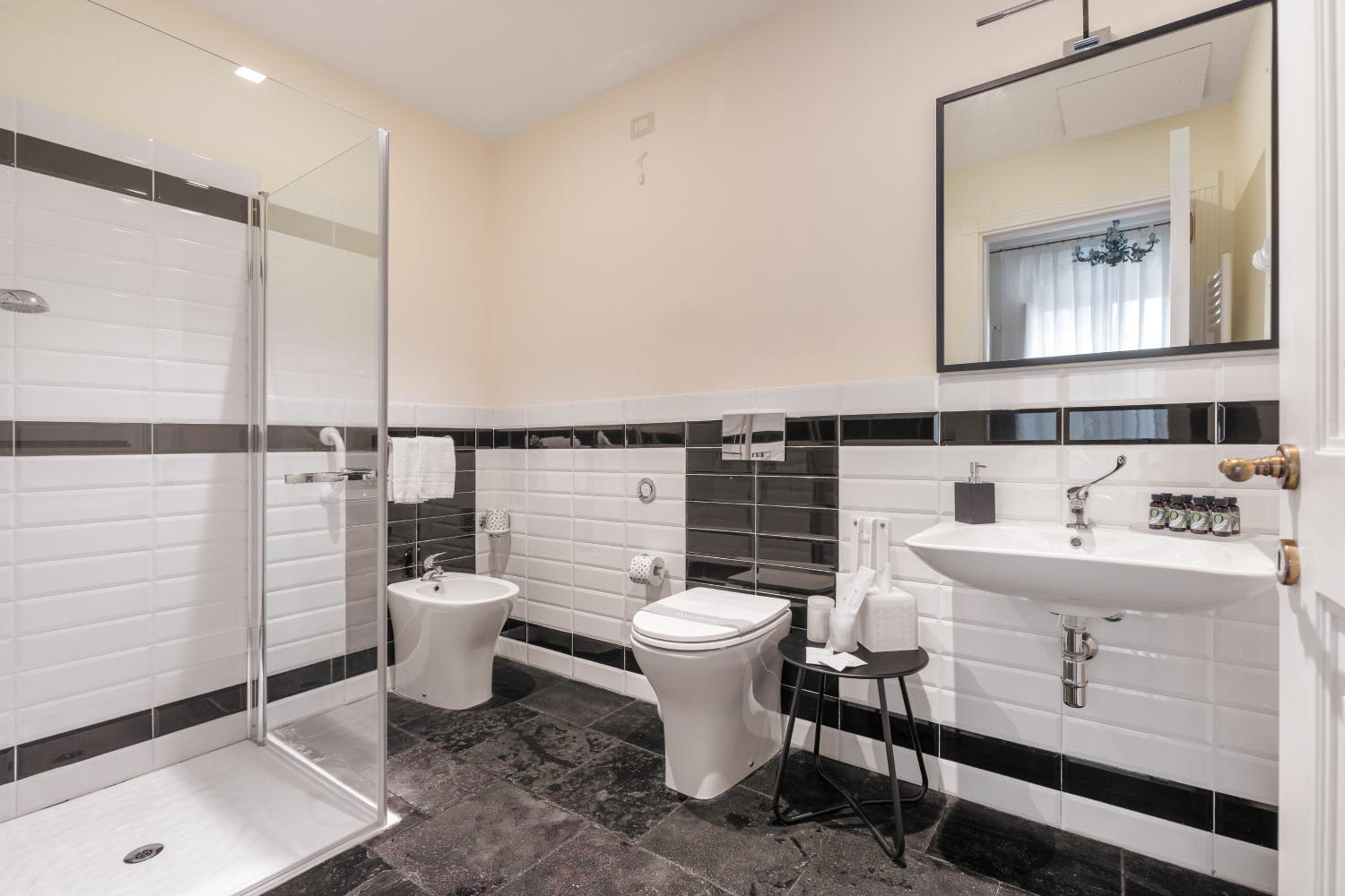 Double or Twin Room - Disability Access photo 3