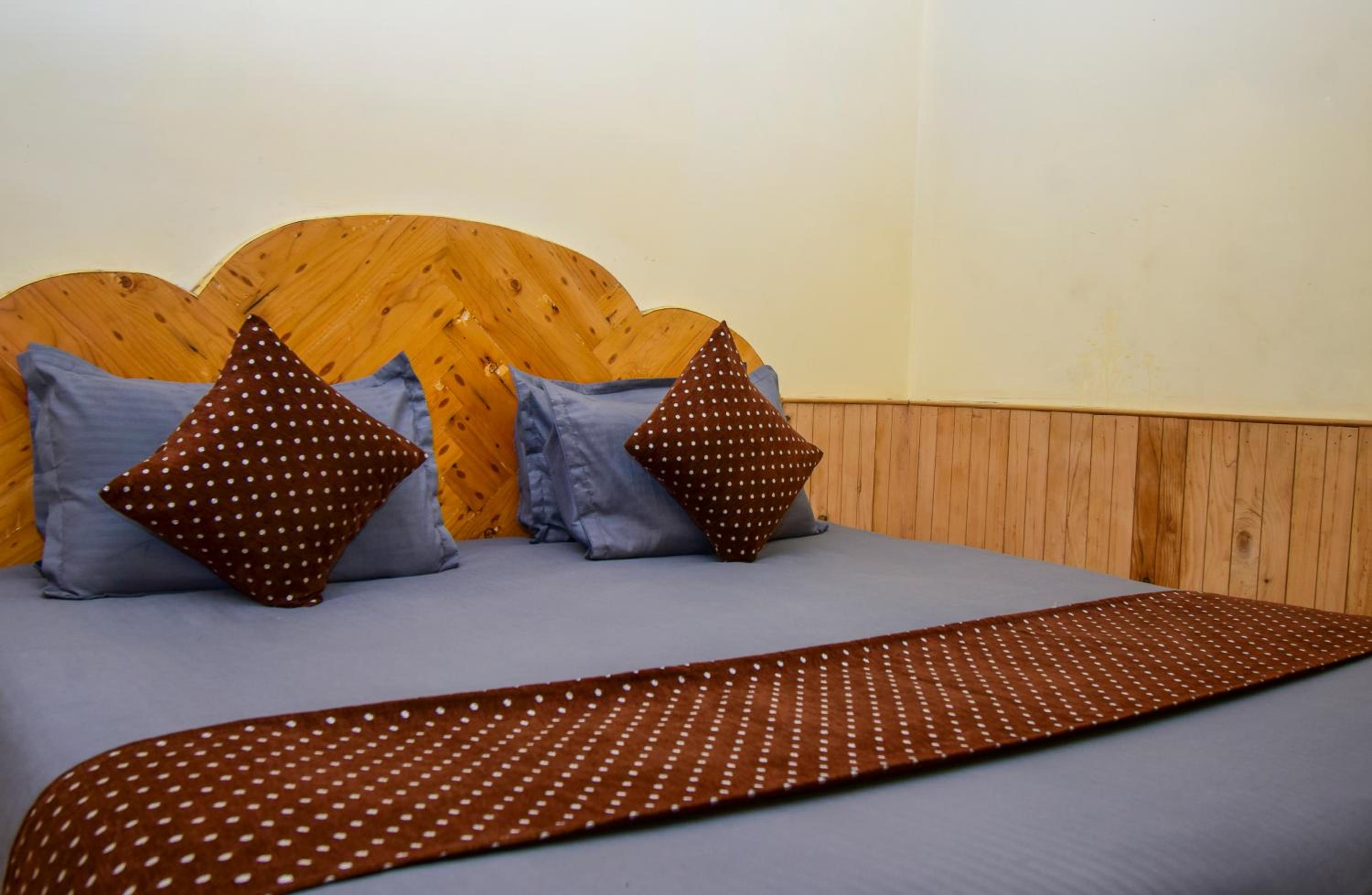 Double Room with Private Bathroom - Photo 9