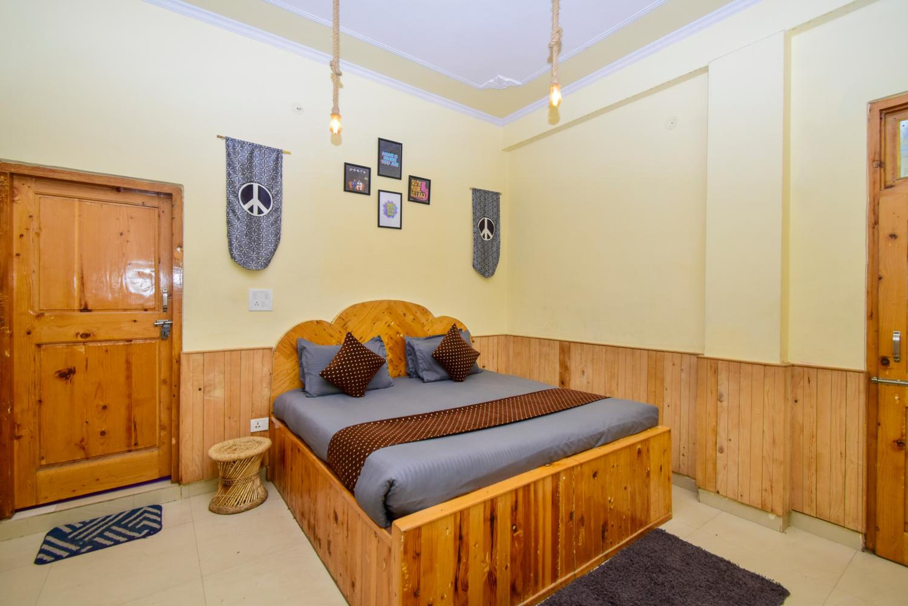 Double Room with Private Bathroom - Photo 1