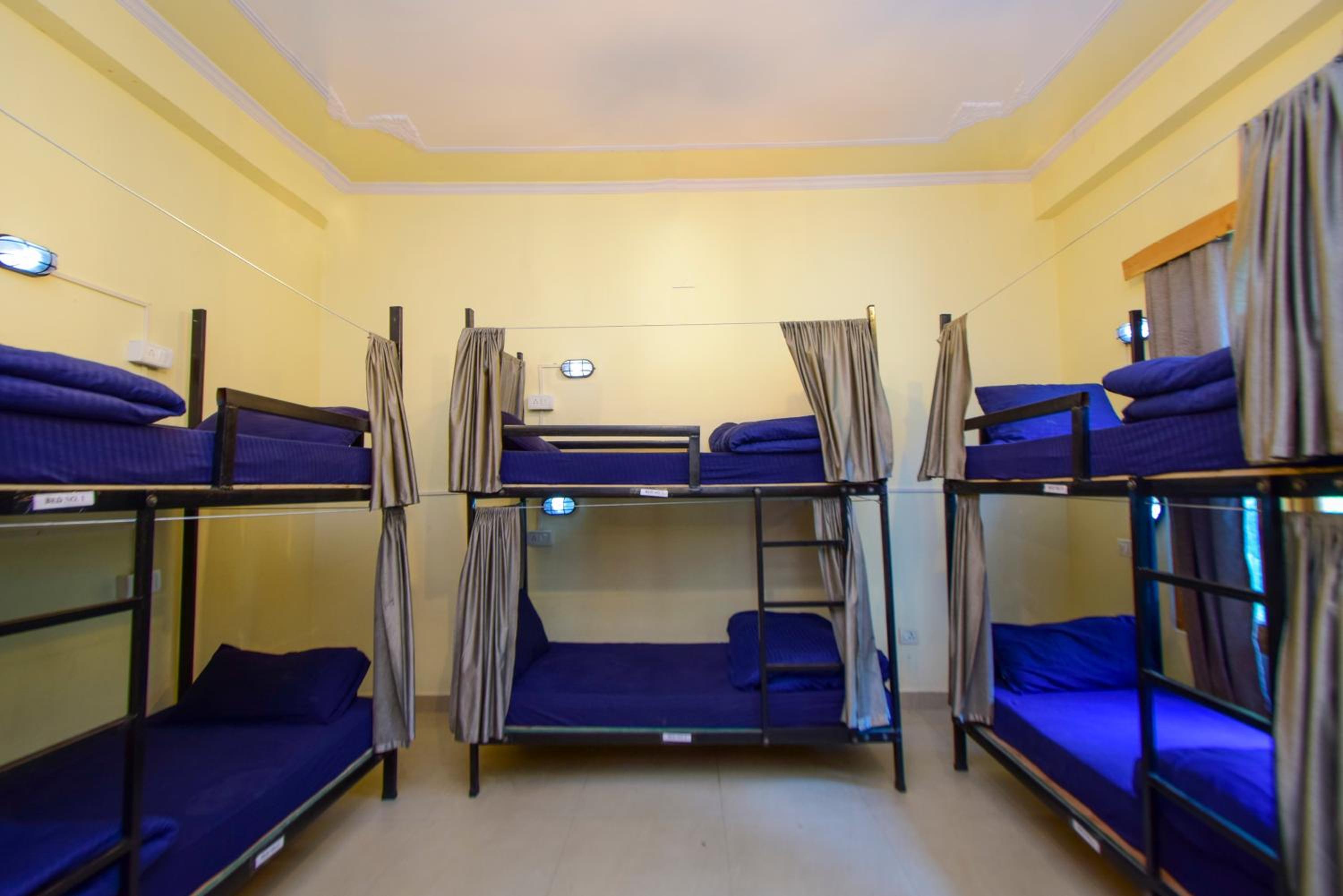 Bed in 6-Bed Mixed Dormitory Room photo 3
