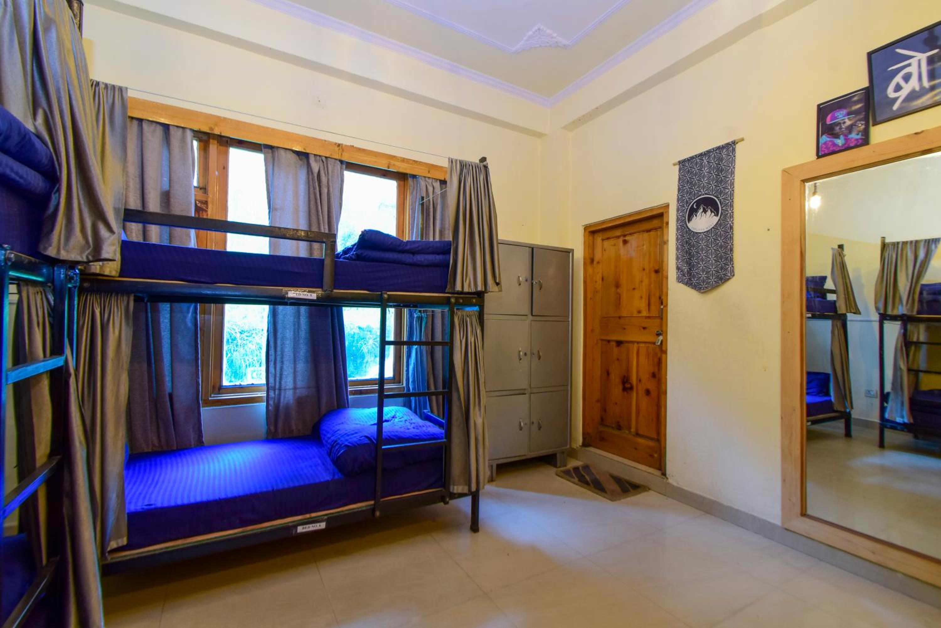 Bed in 6-Bed Mixed Dormitory Room photo 1