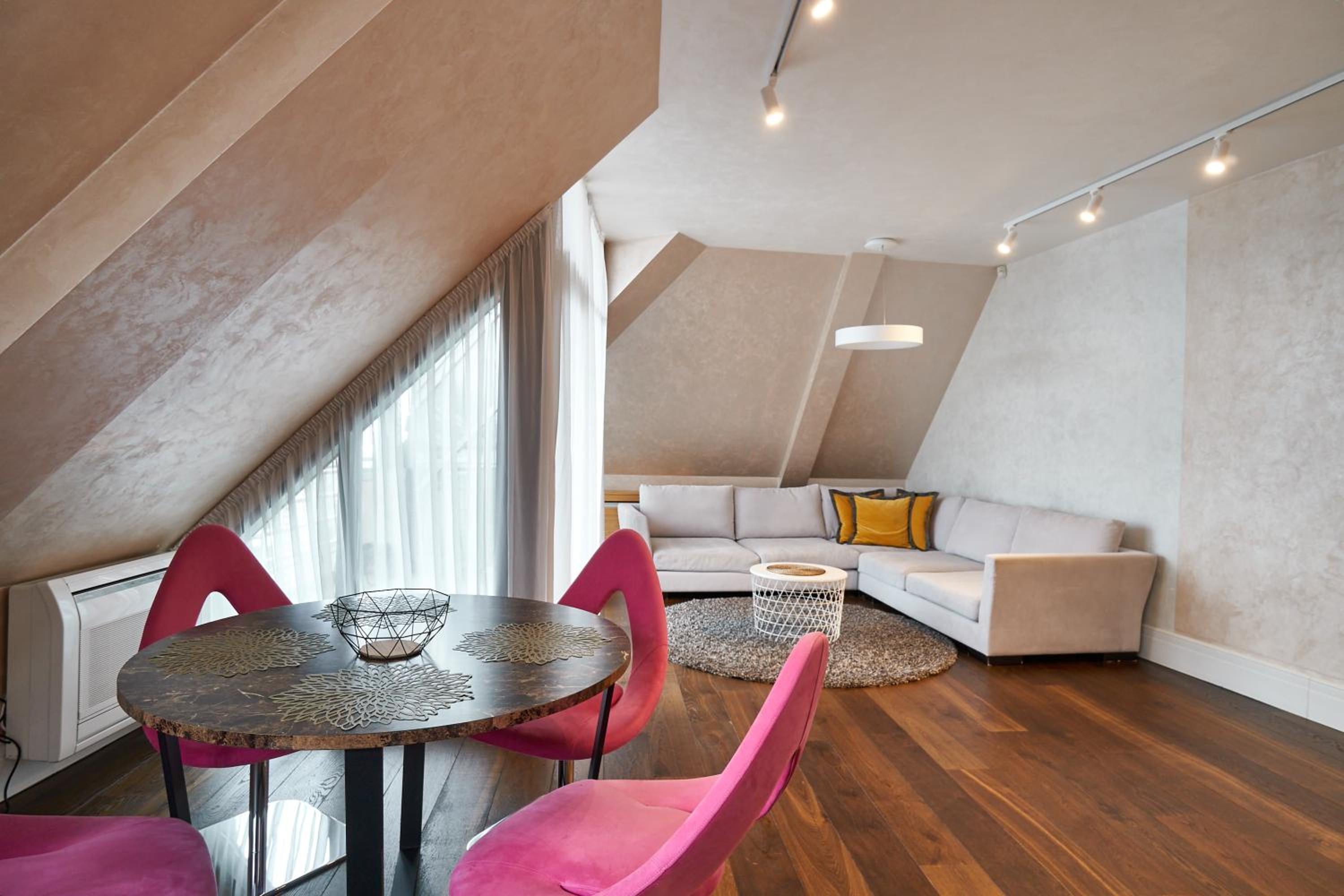 Two-Bedroom Apartment - Photo 2