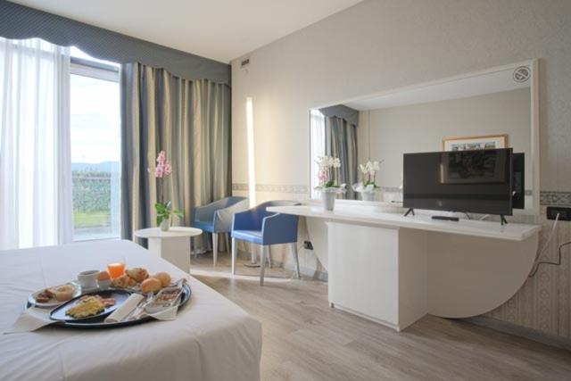 Double or Twin Room - Photo 10