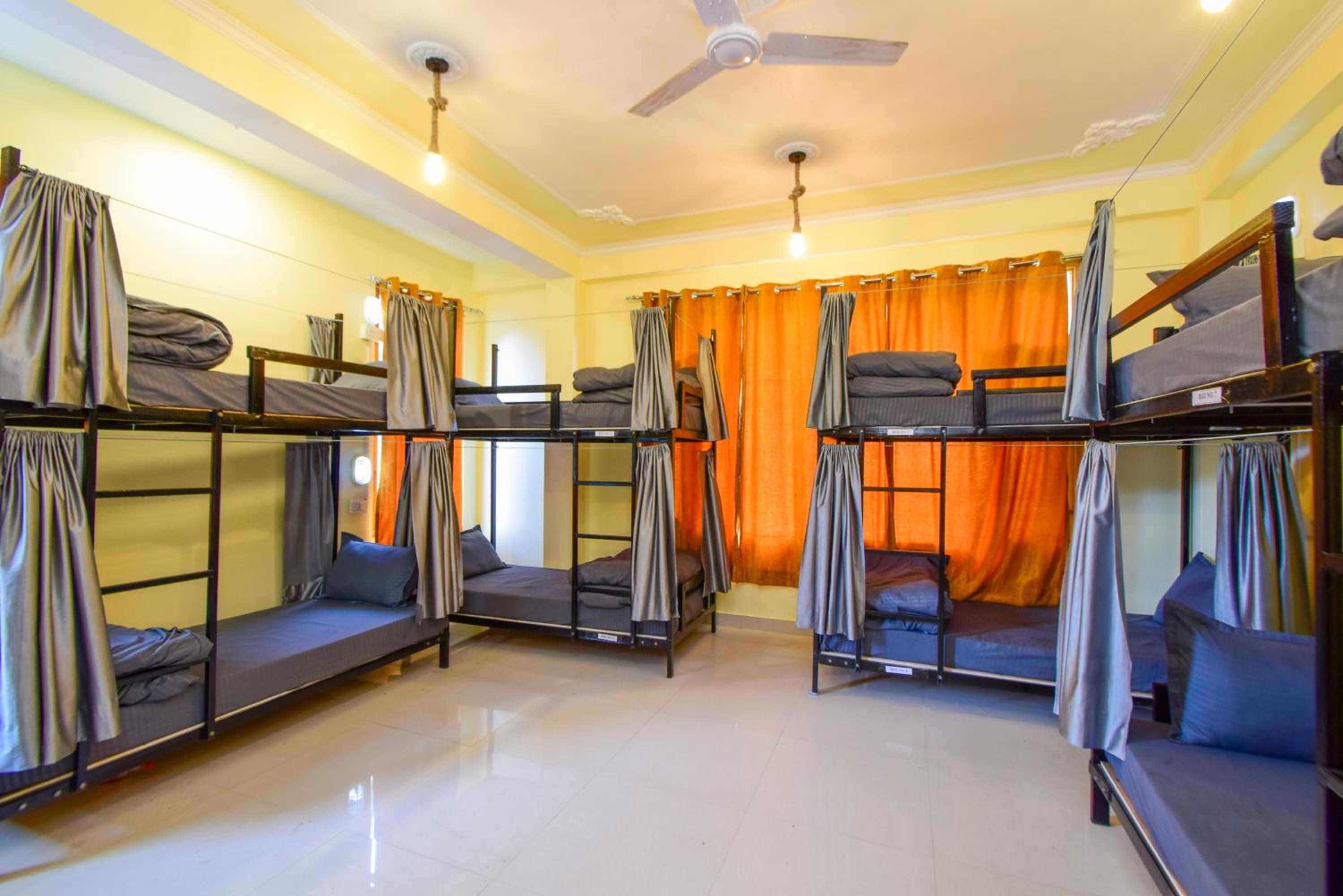 Bed in 8-Bed Mixed Dormitory Room photo 1