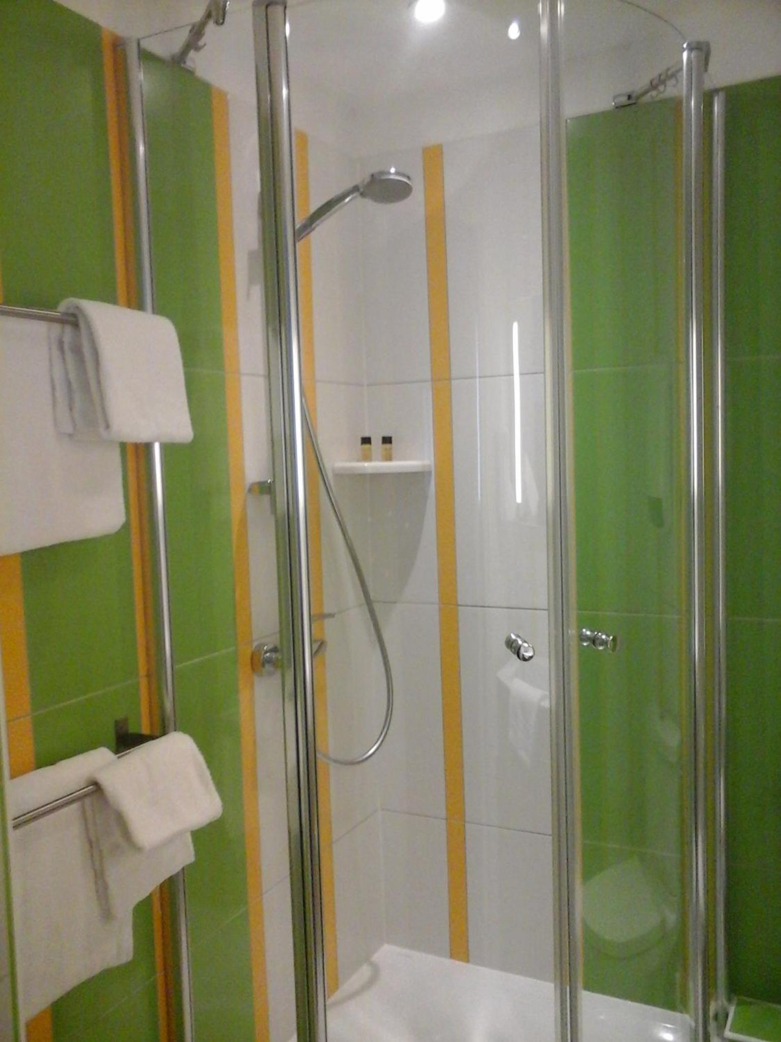Twin Room - Photo 2