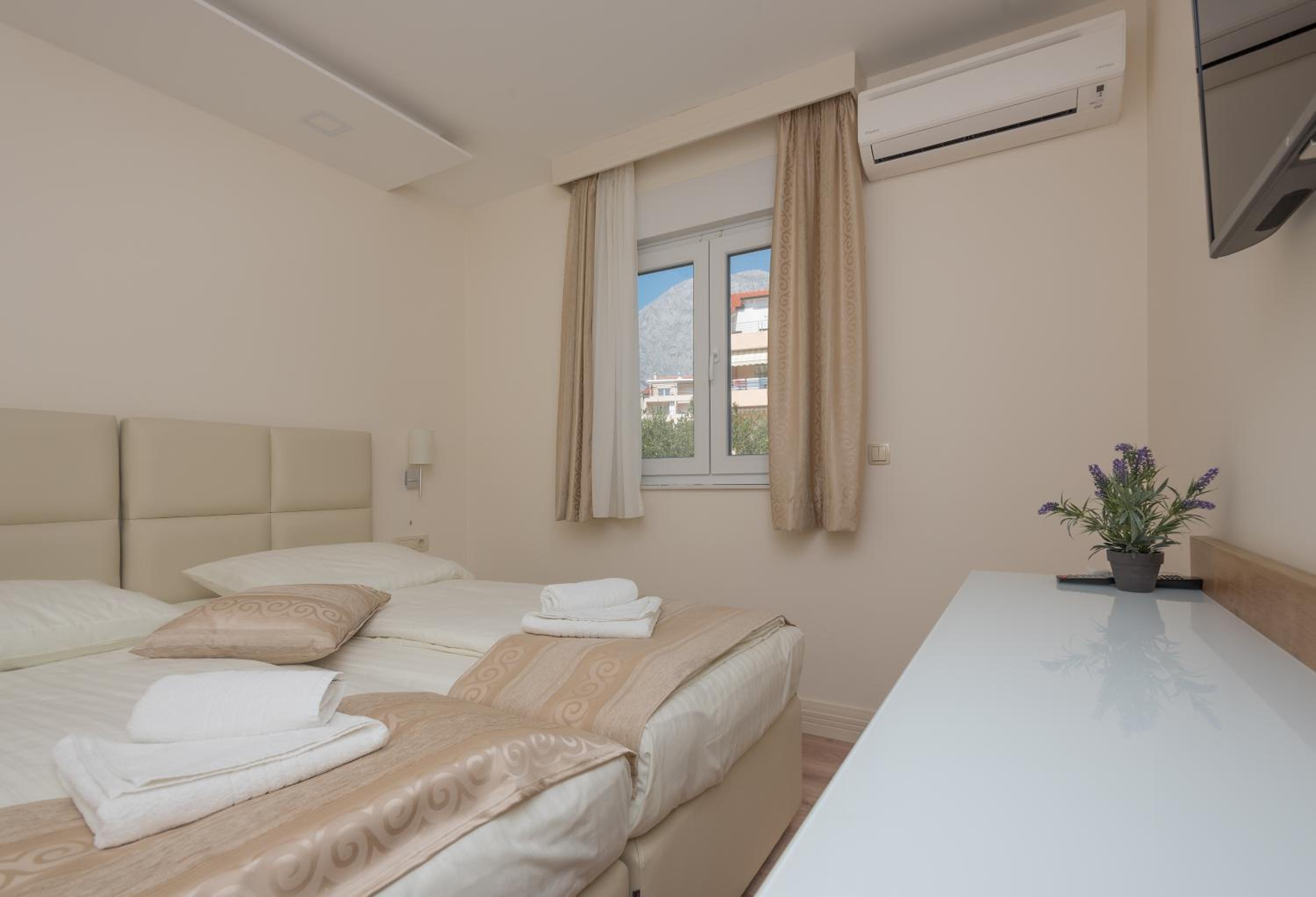One-Bedroom Apartment photo 3