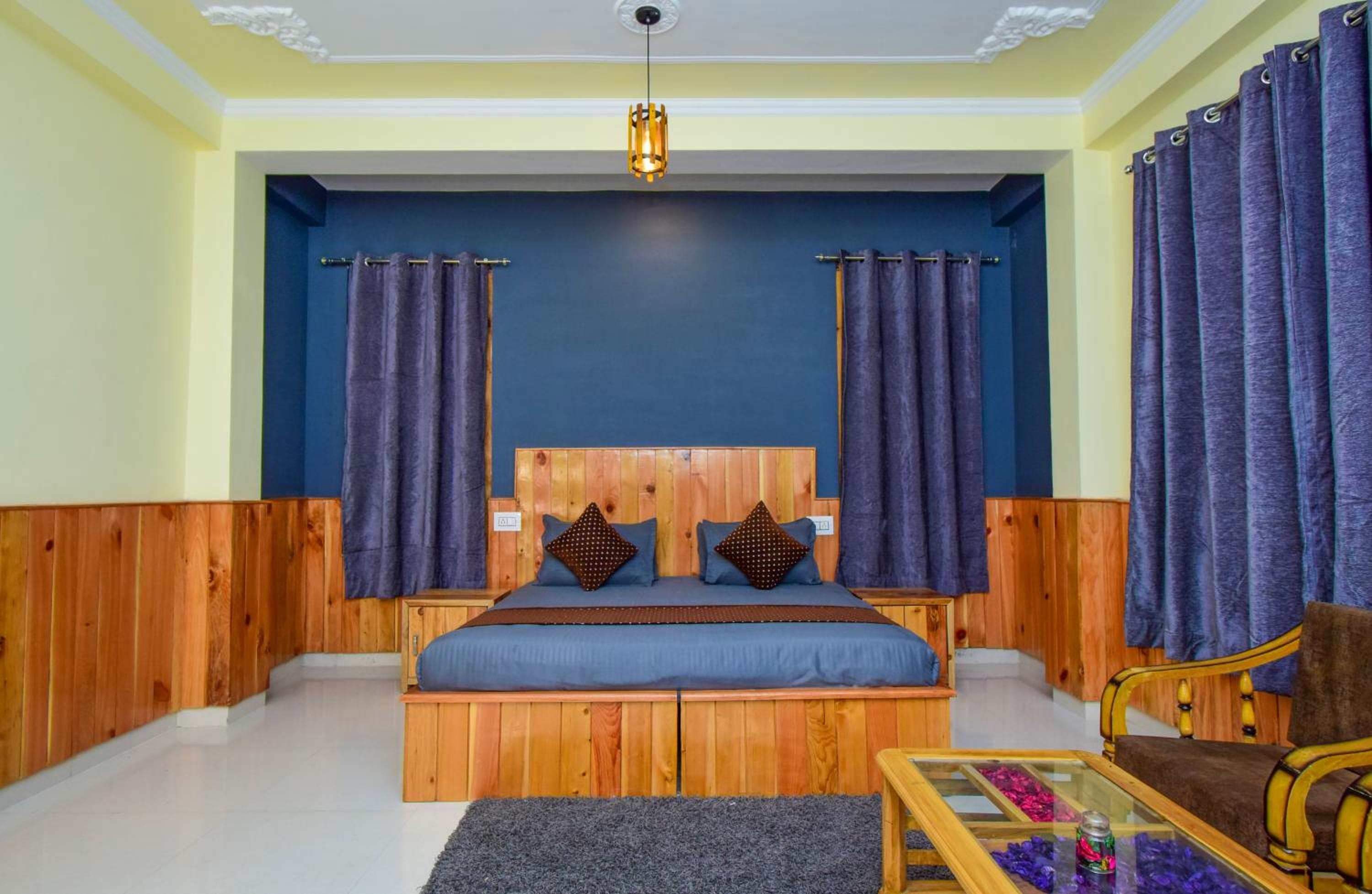 Deluxe Double Room with Balcony - Photo 4
