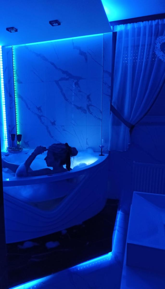Queen Room with Spa Bath - Photo 27