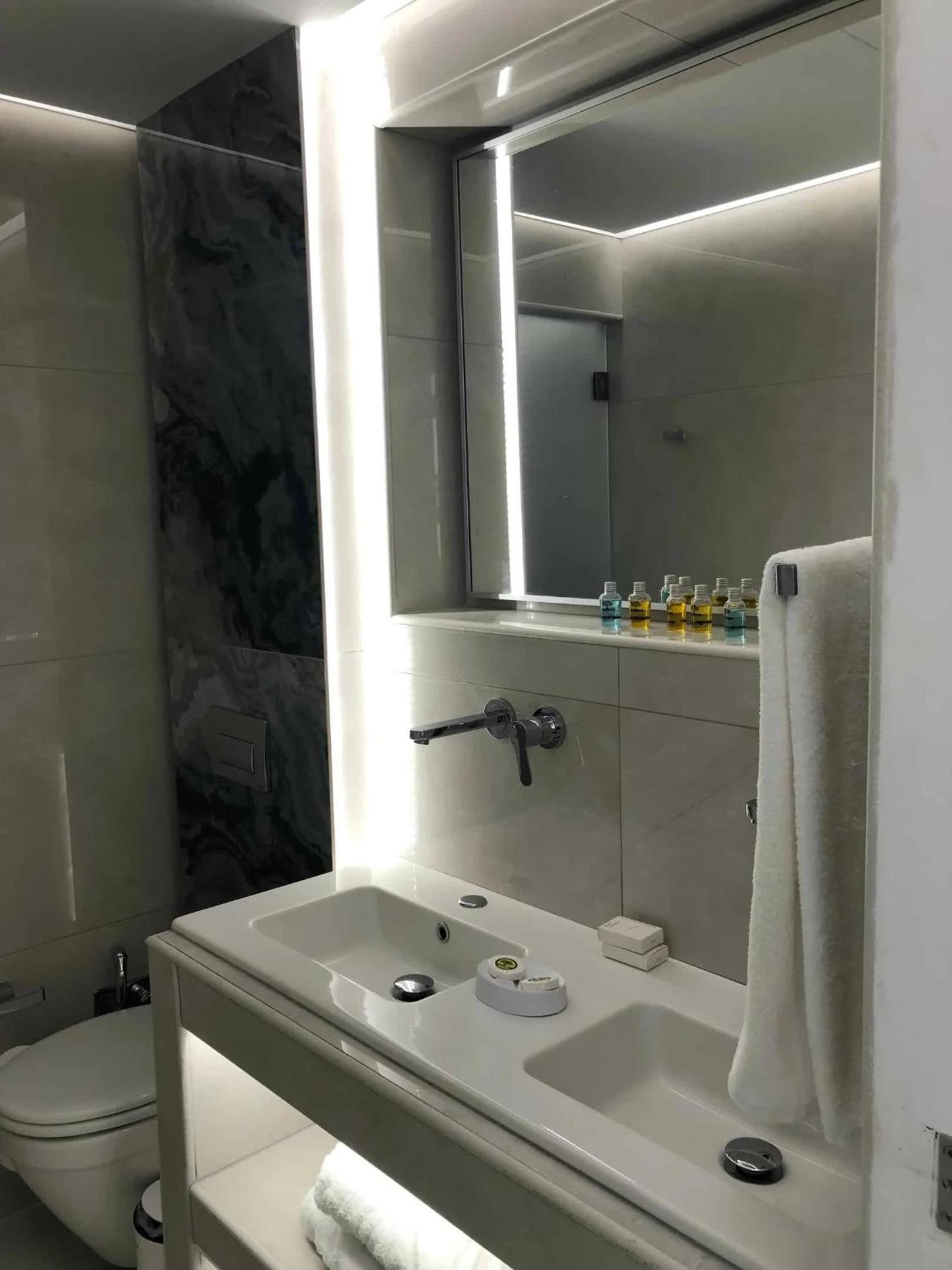 Deluxe Triple Room with Sea View photo 3