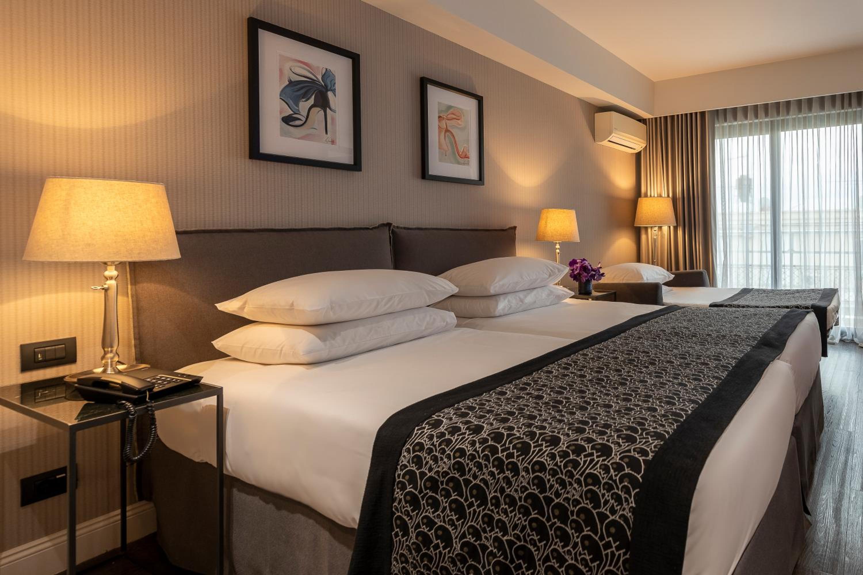 Superior Triple Room with City View photo 3
