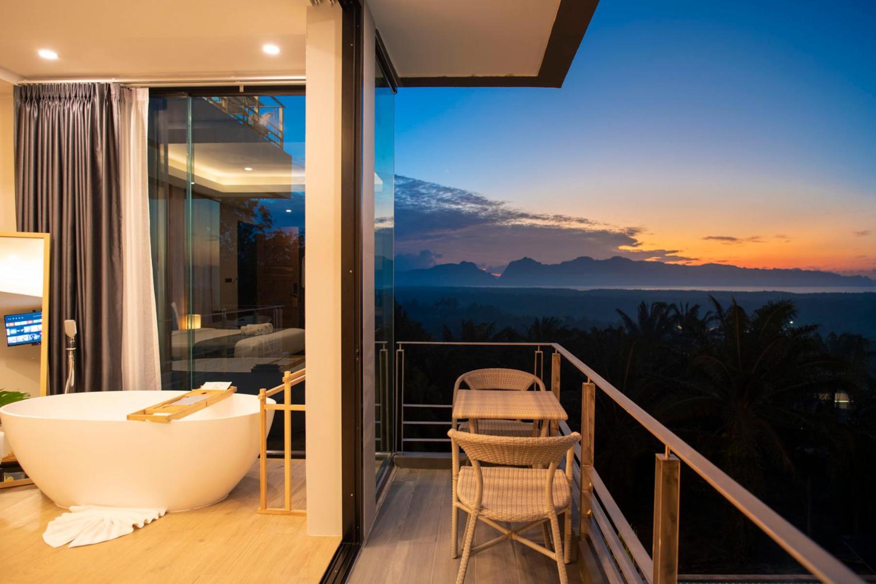 Double Room with Pool View - Photo 24