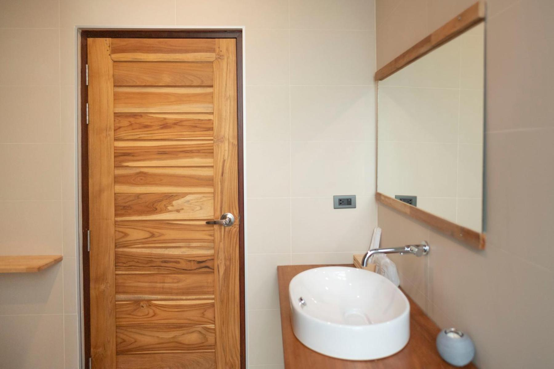 Double Room with Pool View - Photo 12