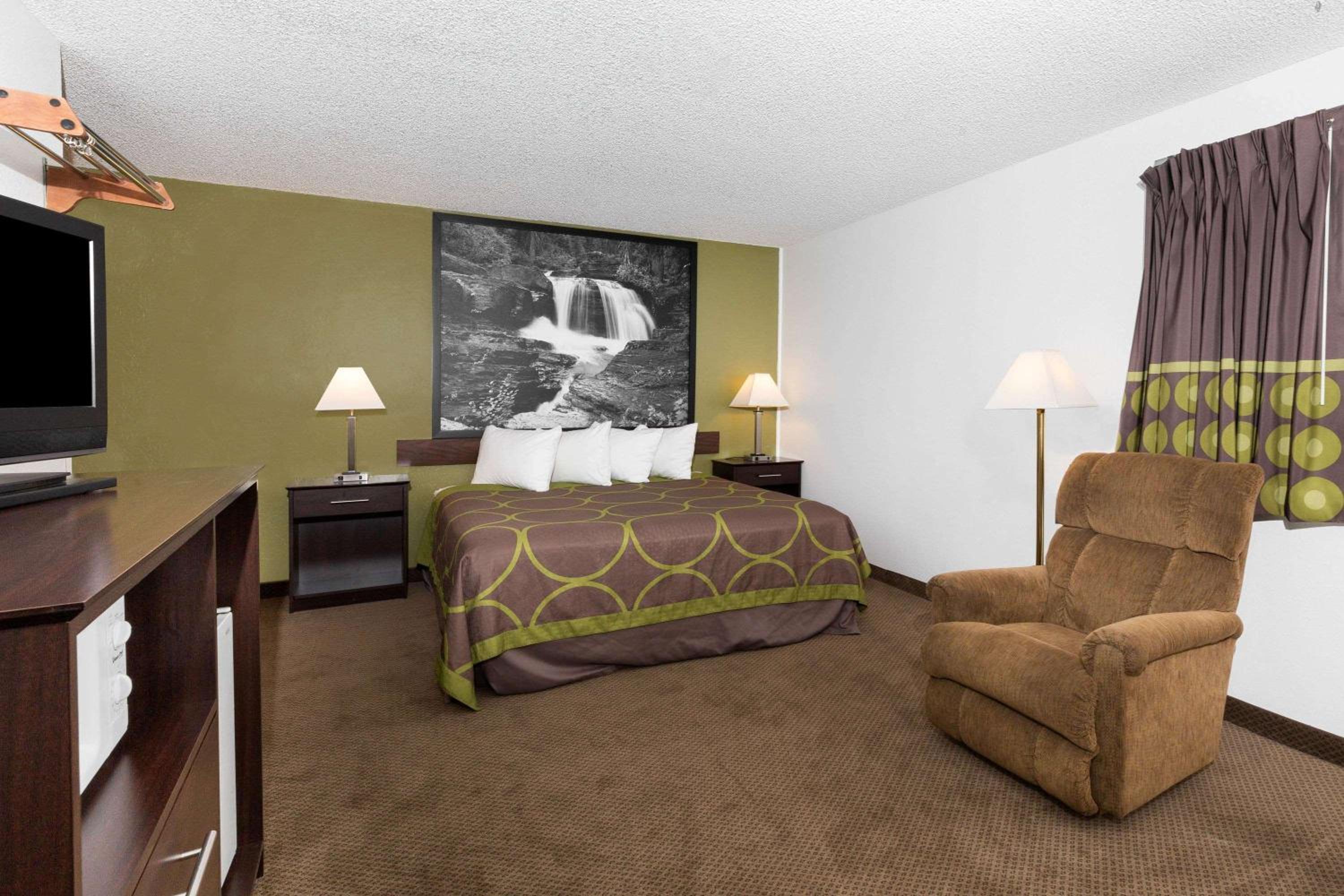 King Room - Non-Smoking - Photo 1