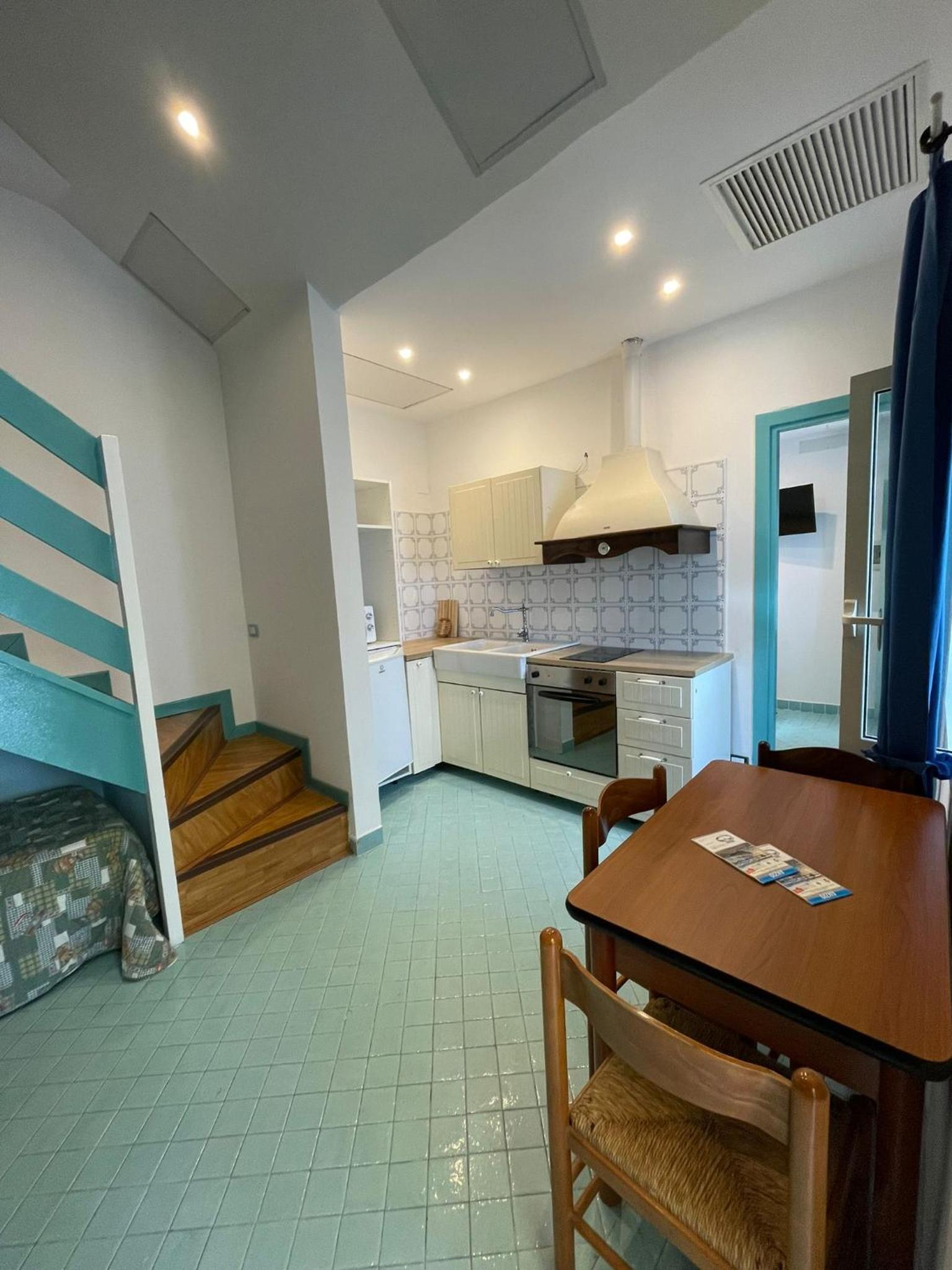 One-Bedroom Apartment (5 Adults) photo 2