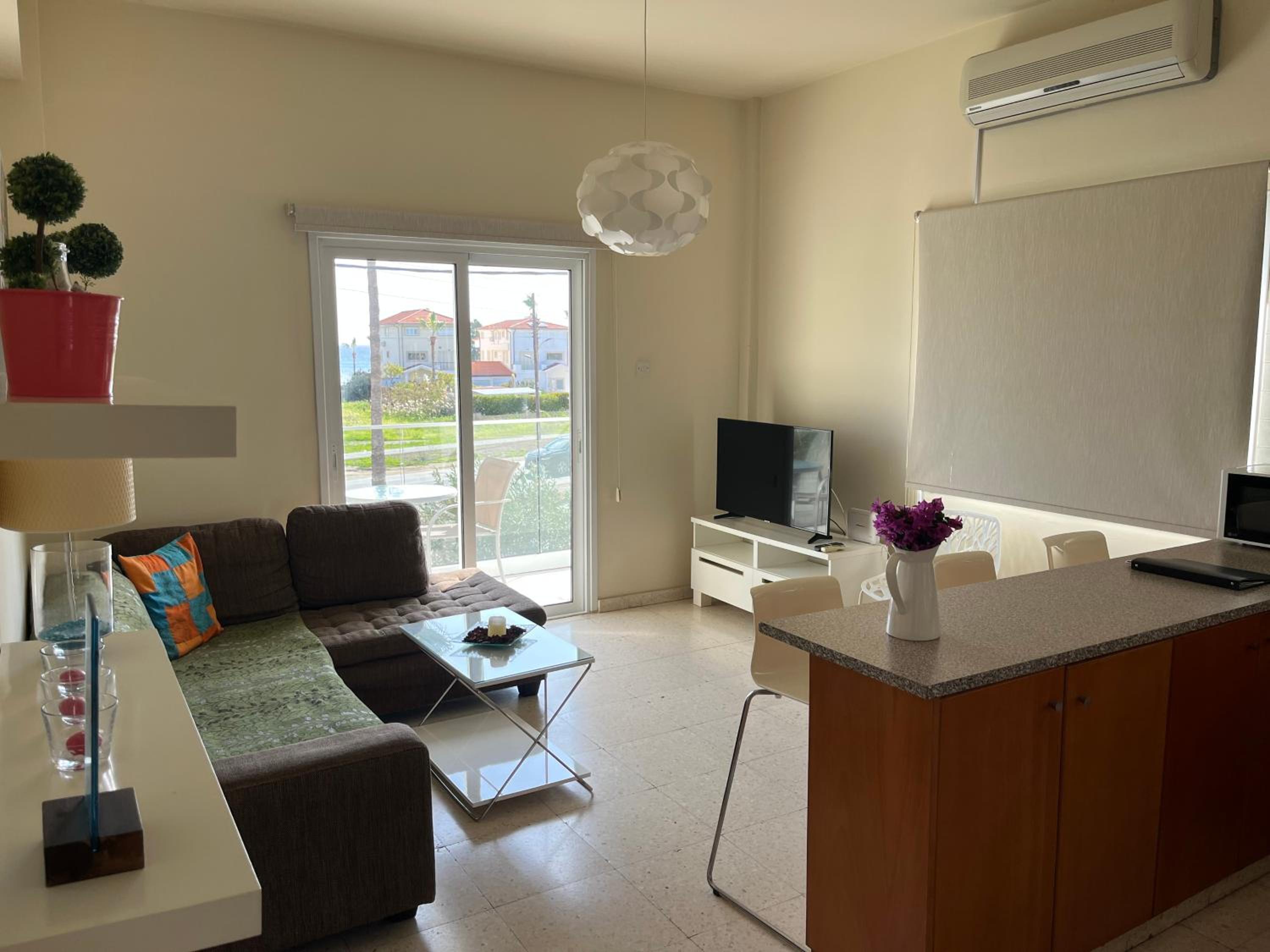 One-Bedroom Apartment with Sea View (1st floor) photo 2