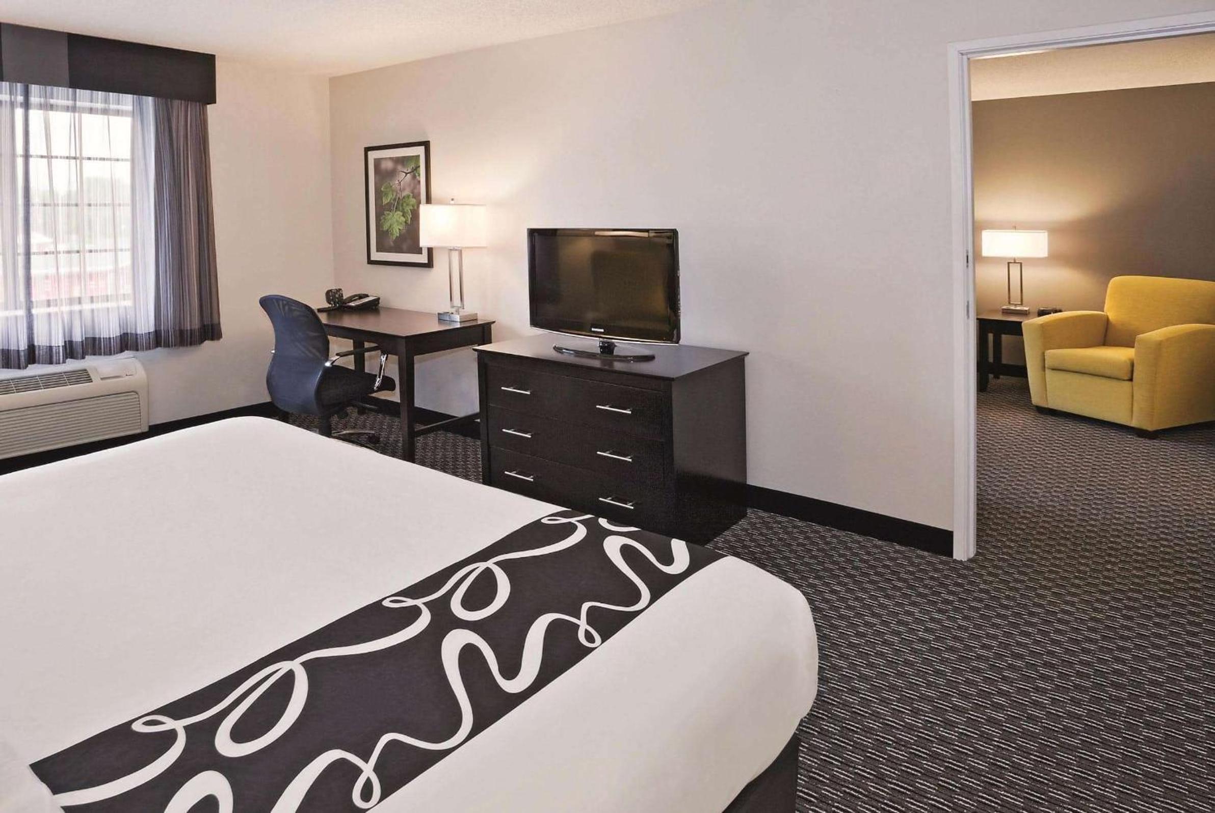 One-Bedroom King Suite - Non-Smoking - Photo 1