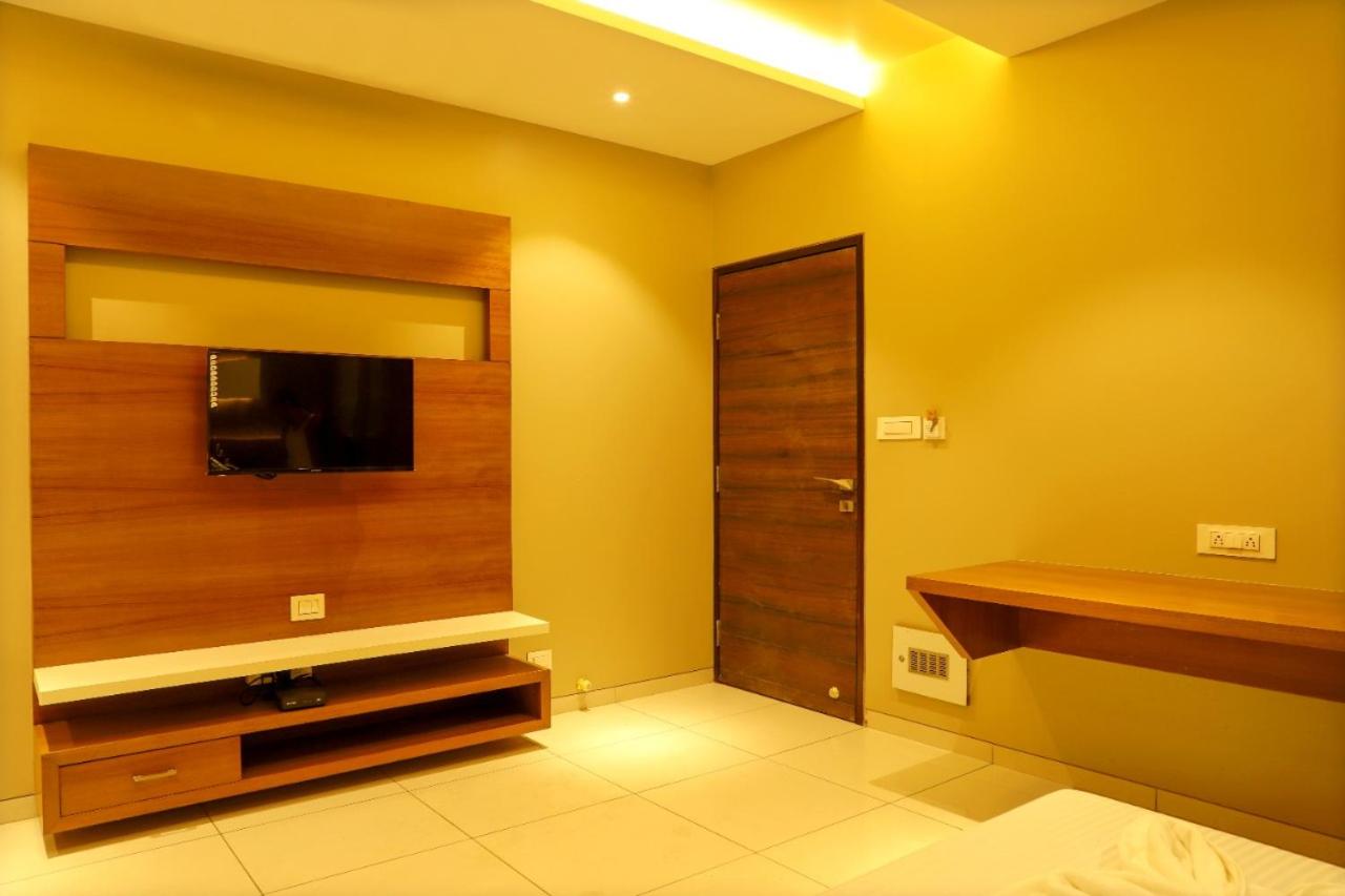 Deluxe Room - Photo 2