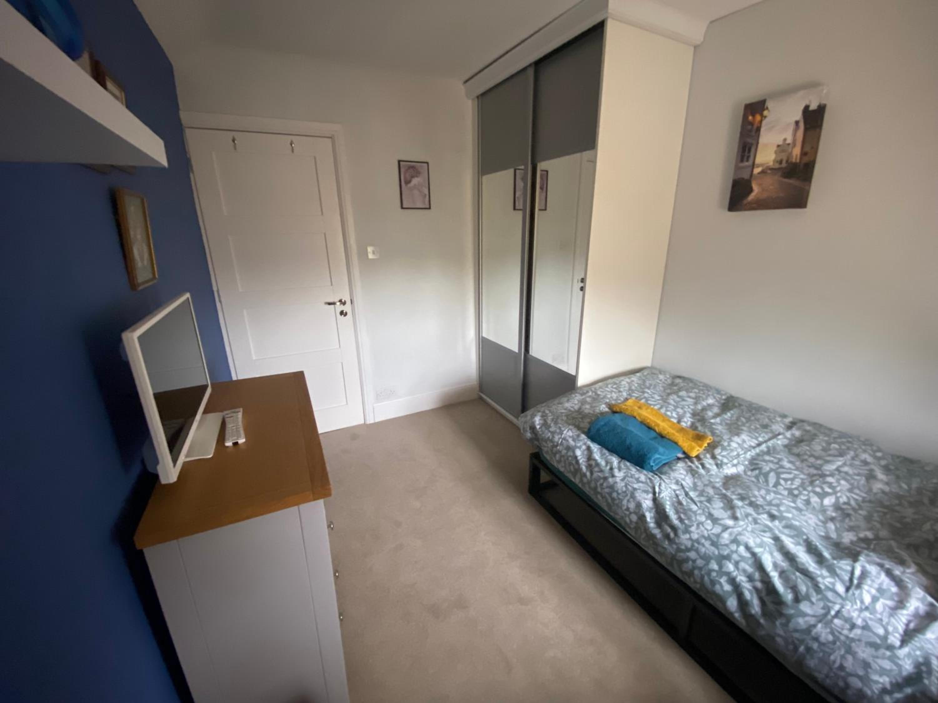 Single Room with Shared Bathroom photo 1