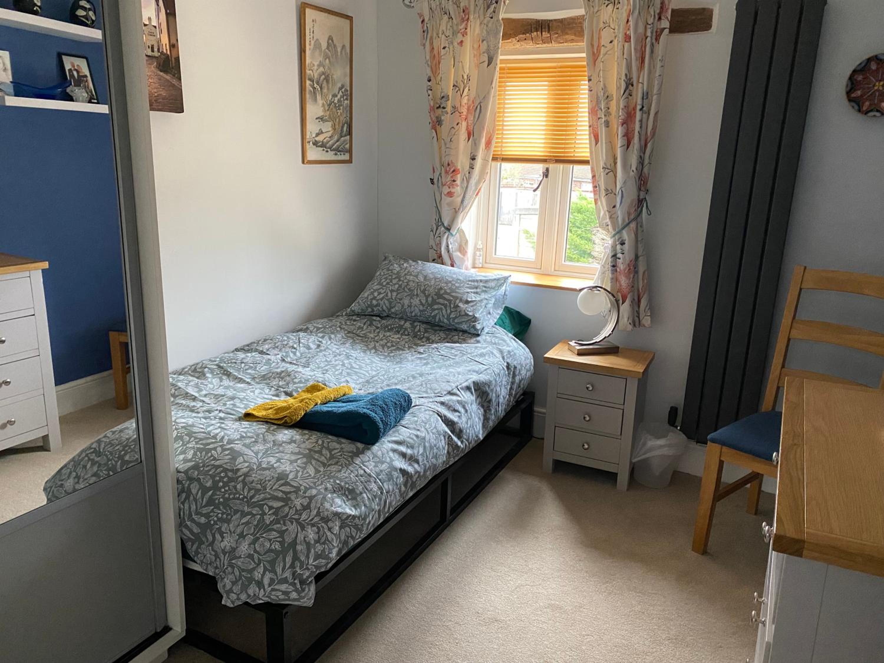 Single Room with Shared Bathroom photo 2