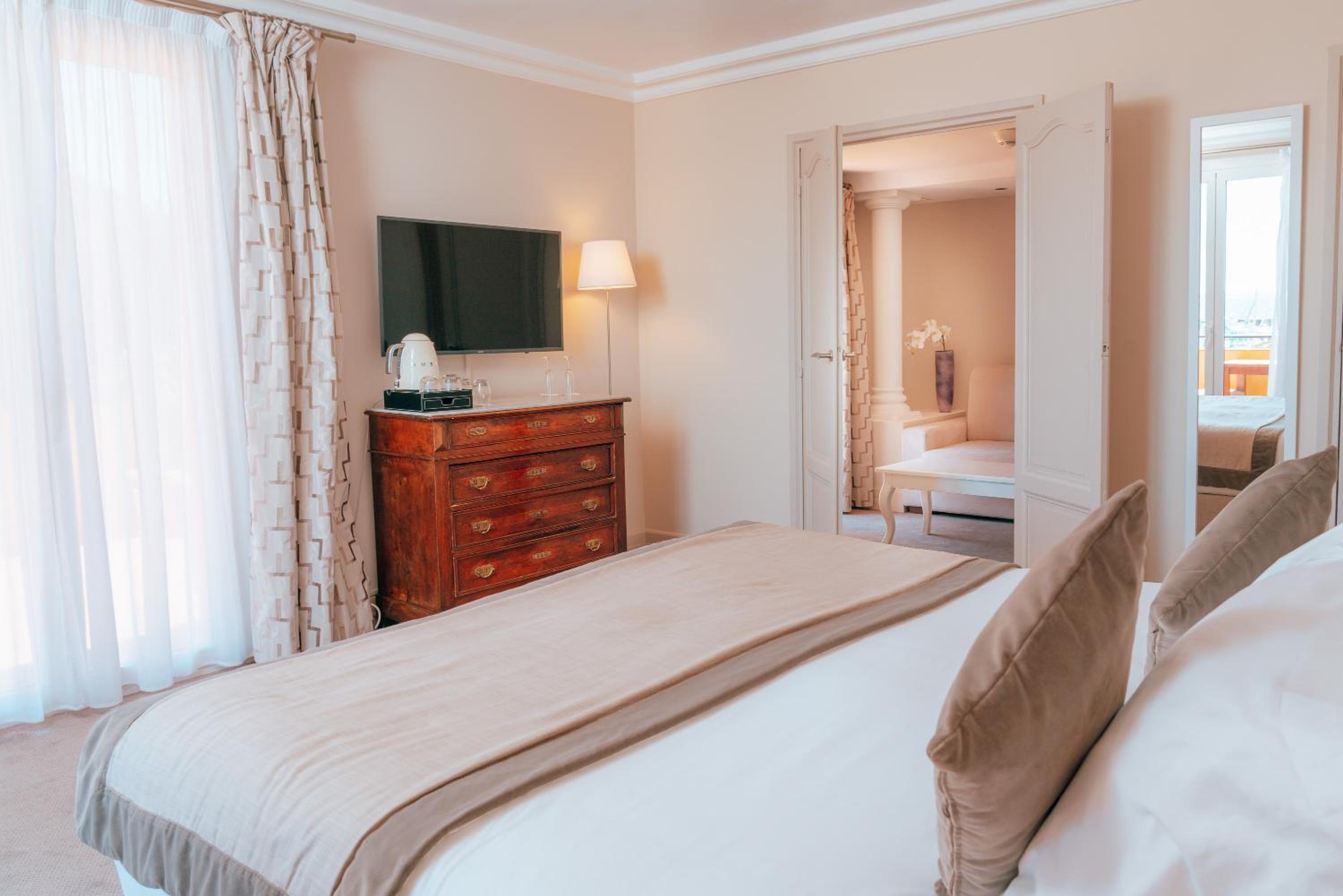 Suite with Sea View - Photo 4