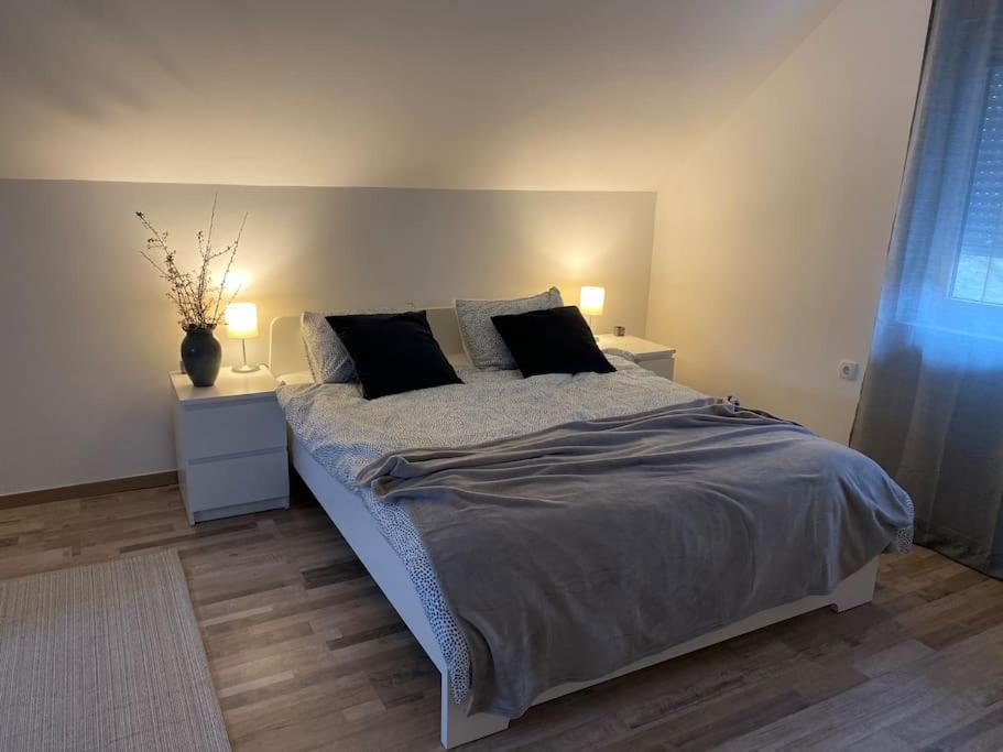 One-Bedroom House photo 1